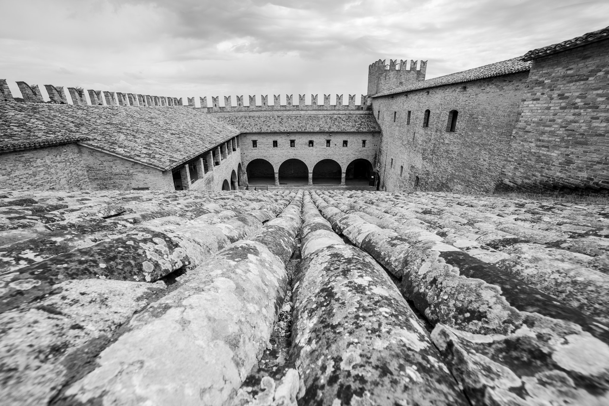 Samyang 14mm F2.8 ED AS IF UMC sample photo. La rancia castle's photography