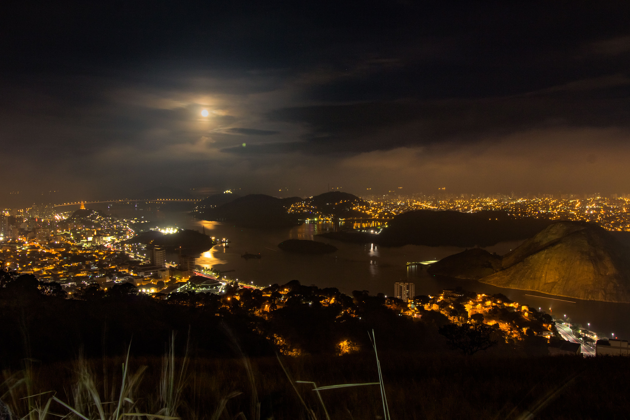 Canon EF-S 10-18mm F4.5–5.6 IS STM sample photo. Noite de lua cheia  photography