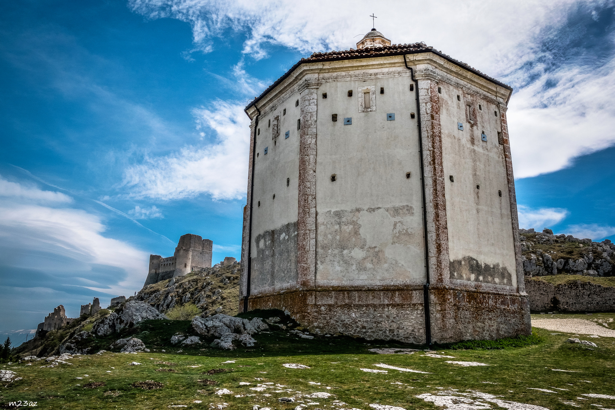 Sigma 17-70mm F2.8-4 DC Macro OS HSM | C sample photo. Rocca calascio photography