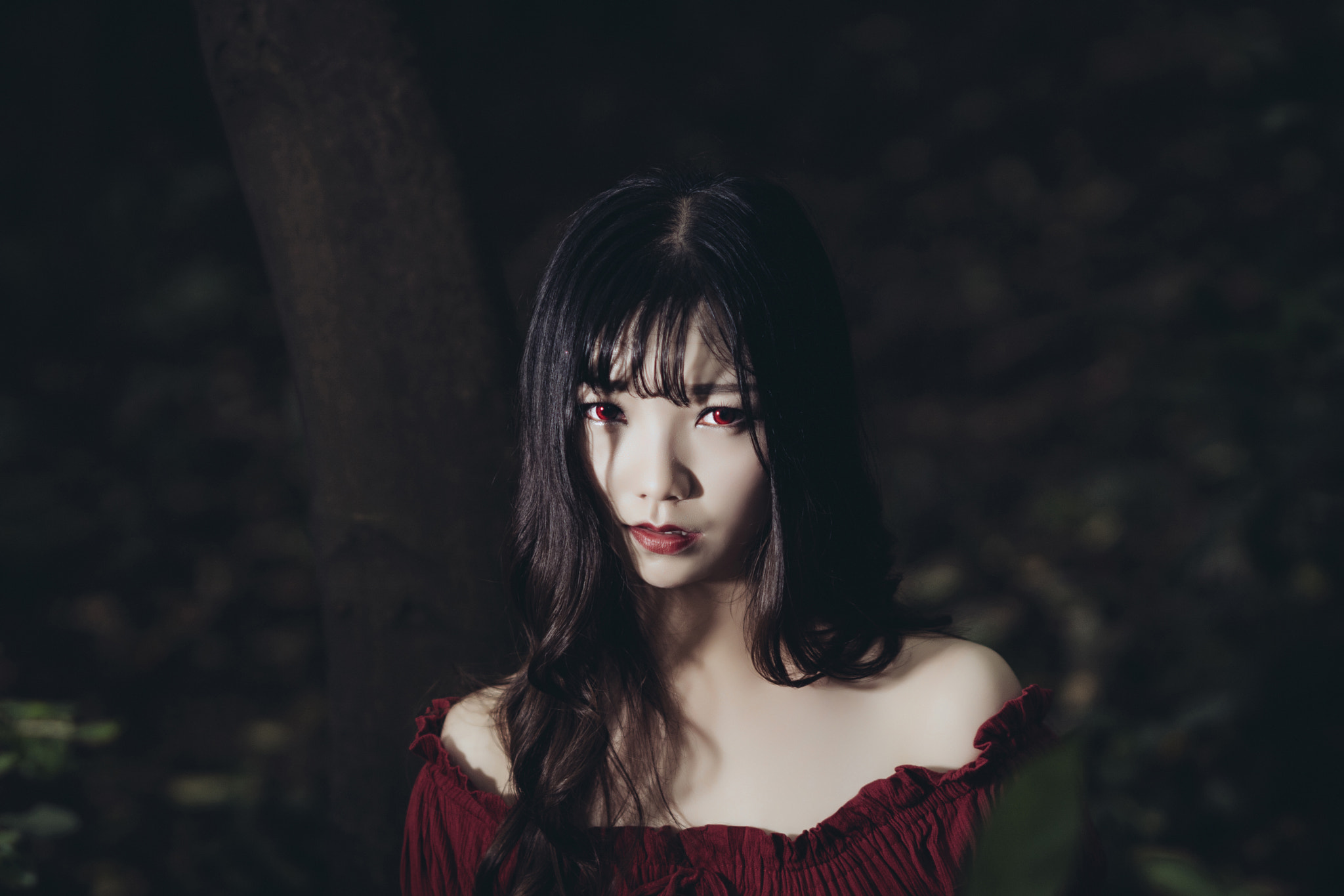 Sony ILCA-77M2 + Sony Planar T* 85mm F1.4 ZA sample photo. Vampire girl photography