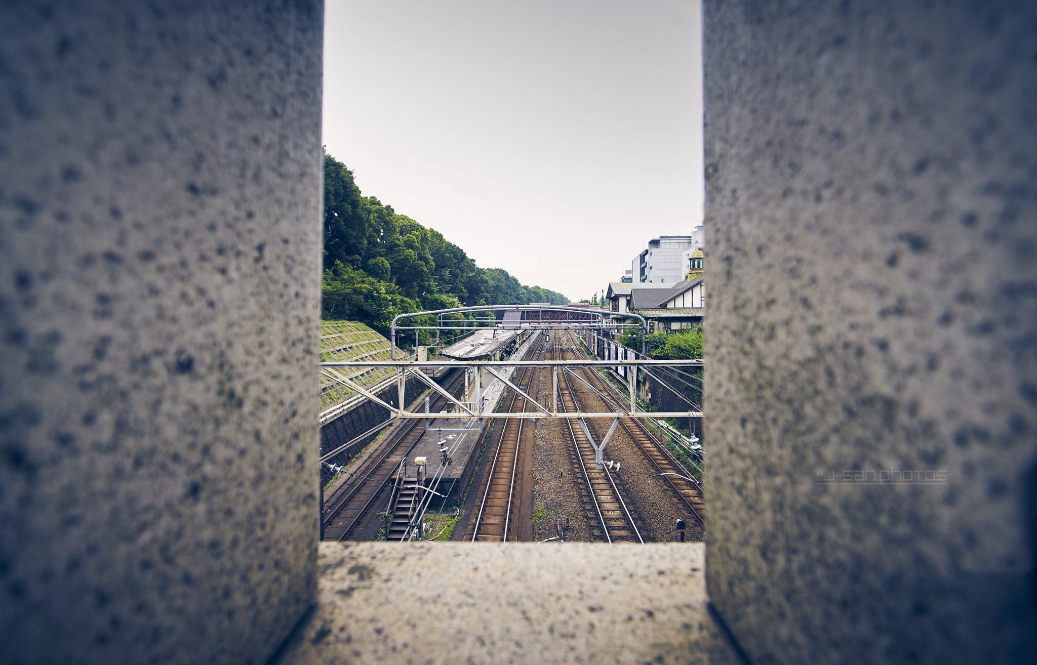 Sony a7 II + Voigtlander SUPER WIDE-HELIAR 15mm F4.5 III sample photo. Train tracks photography