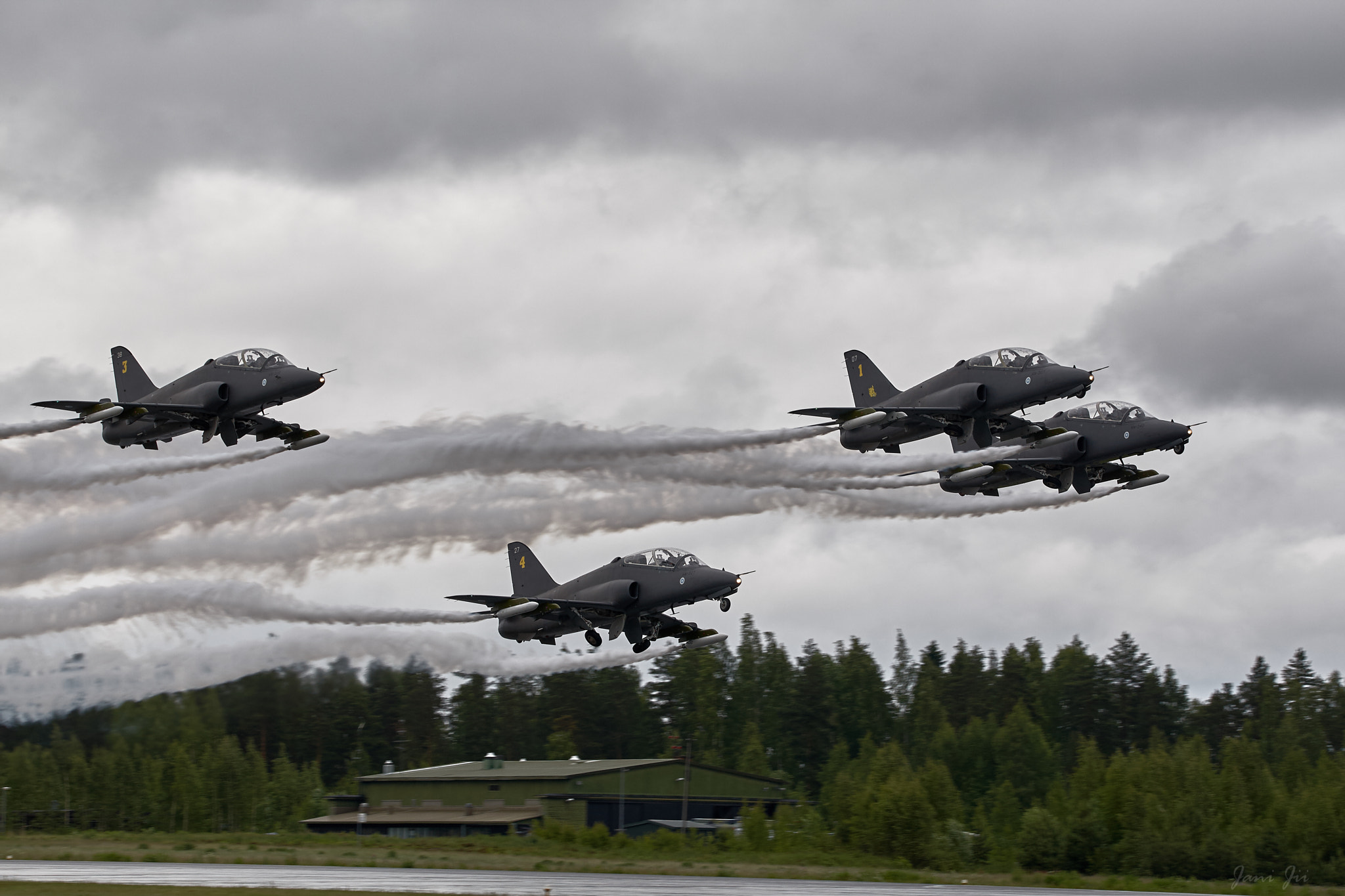 Canon EOS-1D Mark III sample photo. Formation take-off photography