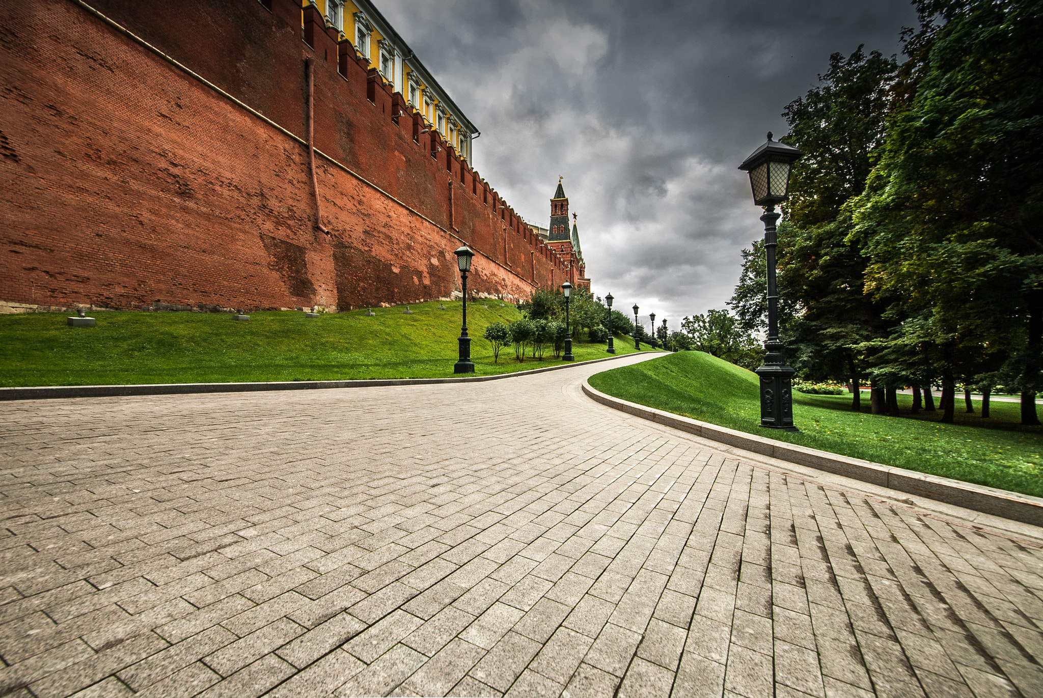Samyang 14mm F2.8 ED AS IF UMC sample photo. Aleksandrovsky sad in moscow photography