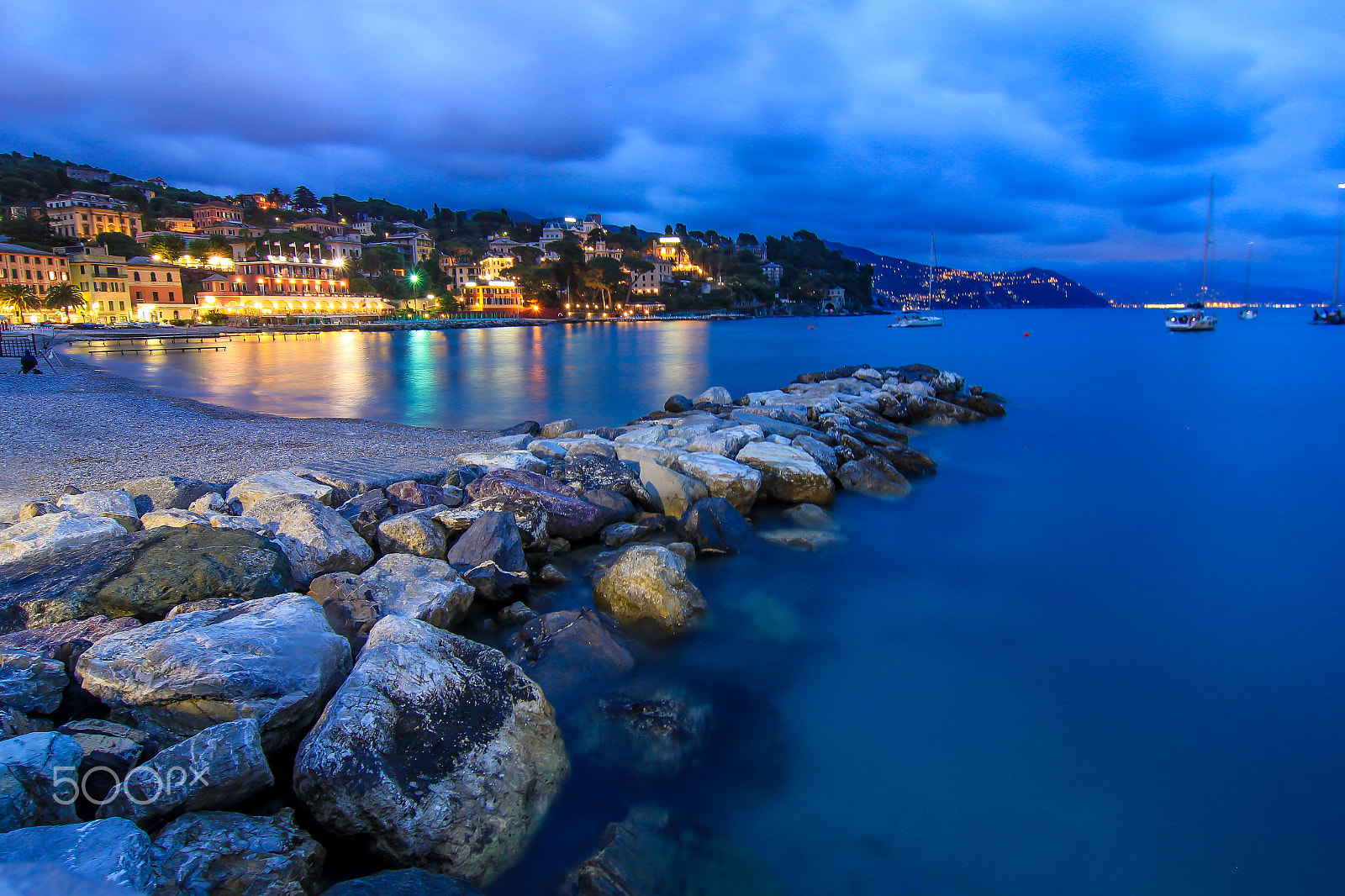 Tokina AT-X Pro 12-24mm F4 (IF) DX sample photo. Bluehour harbour photography