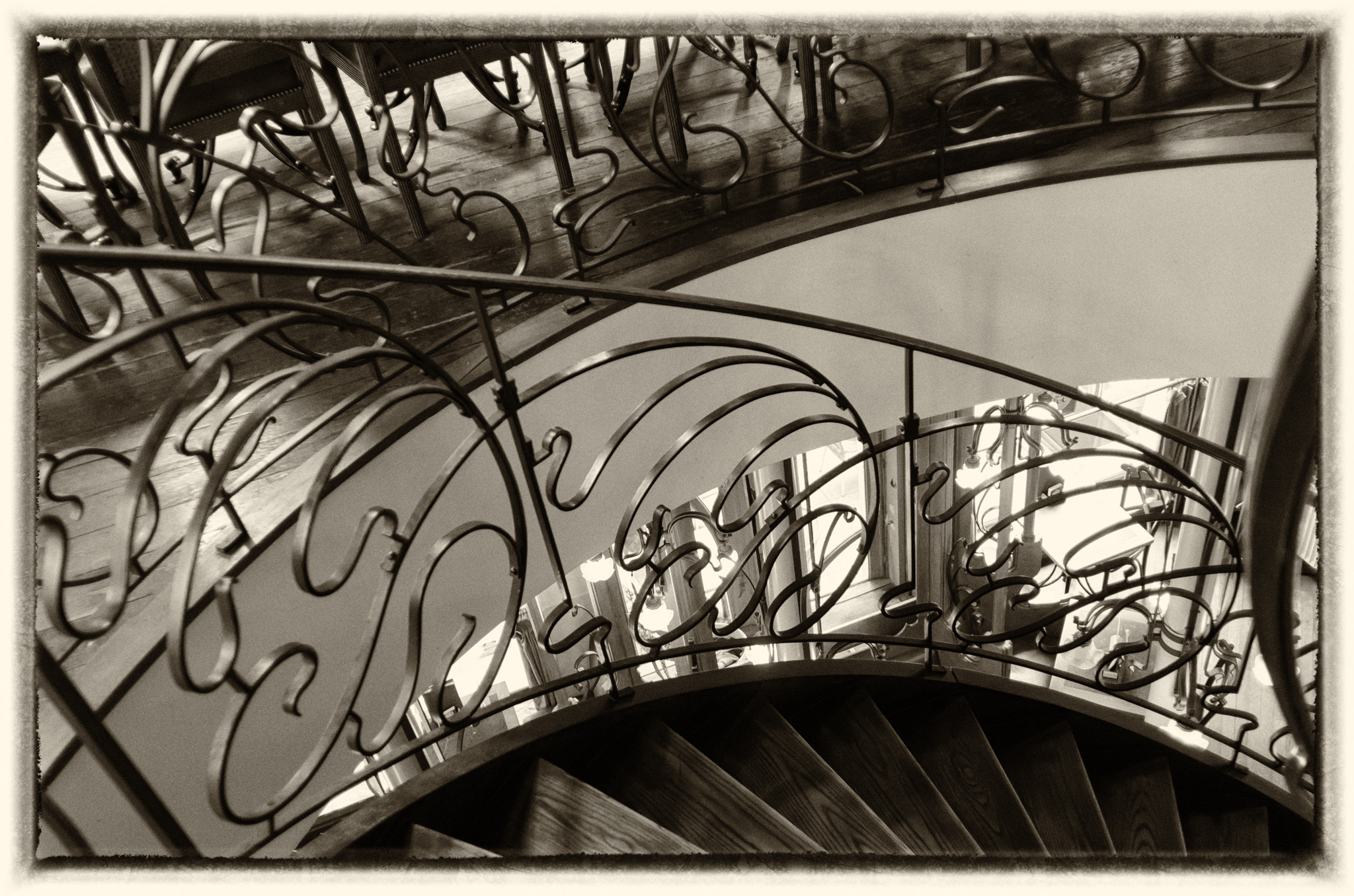 Nikon D7000 + Nikon AF Nikkor 20mm F2.8D sample photo. Stairs of la porteuse d'eau photography
