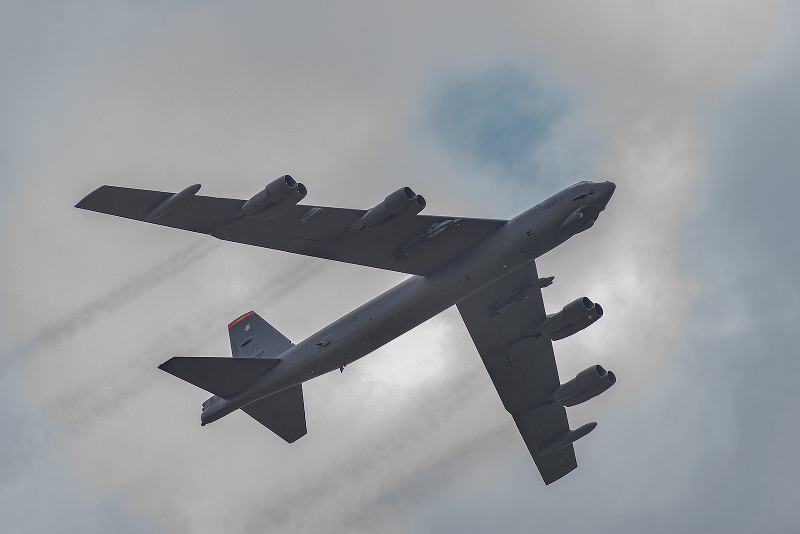 Nikon AF-S Nikkor 300mm F2.8G ED-IF VR sample photo. B-52 h bomber photography