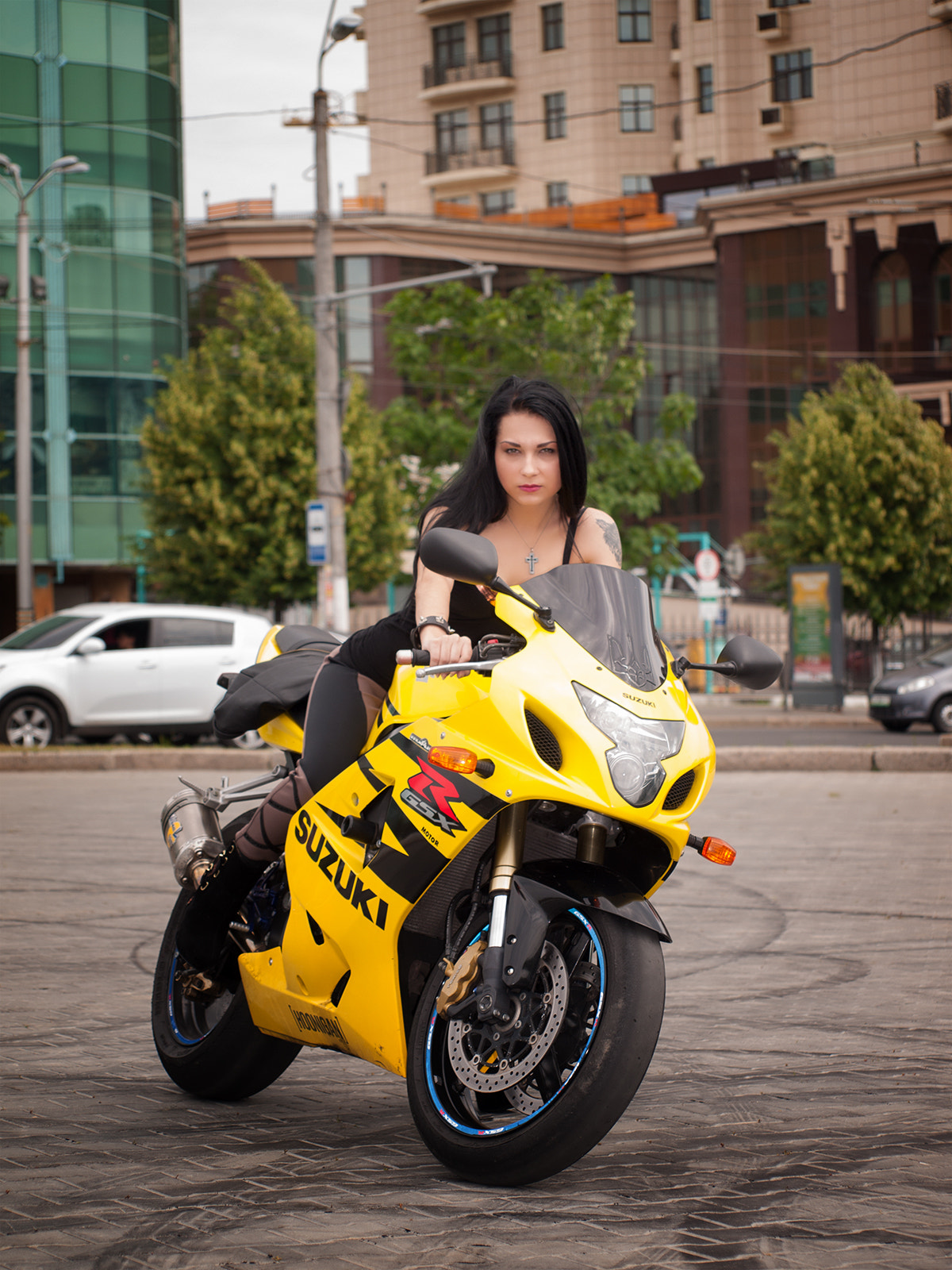 Olympus Zuiko Digital ED 40-150mm F4.0-5.6 sample photo. Moto girl photography
