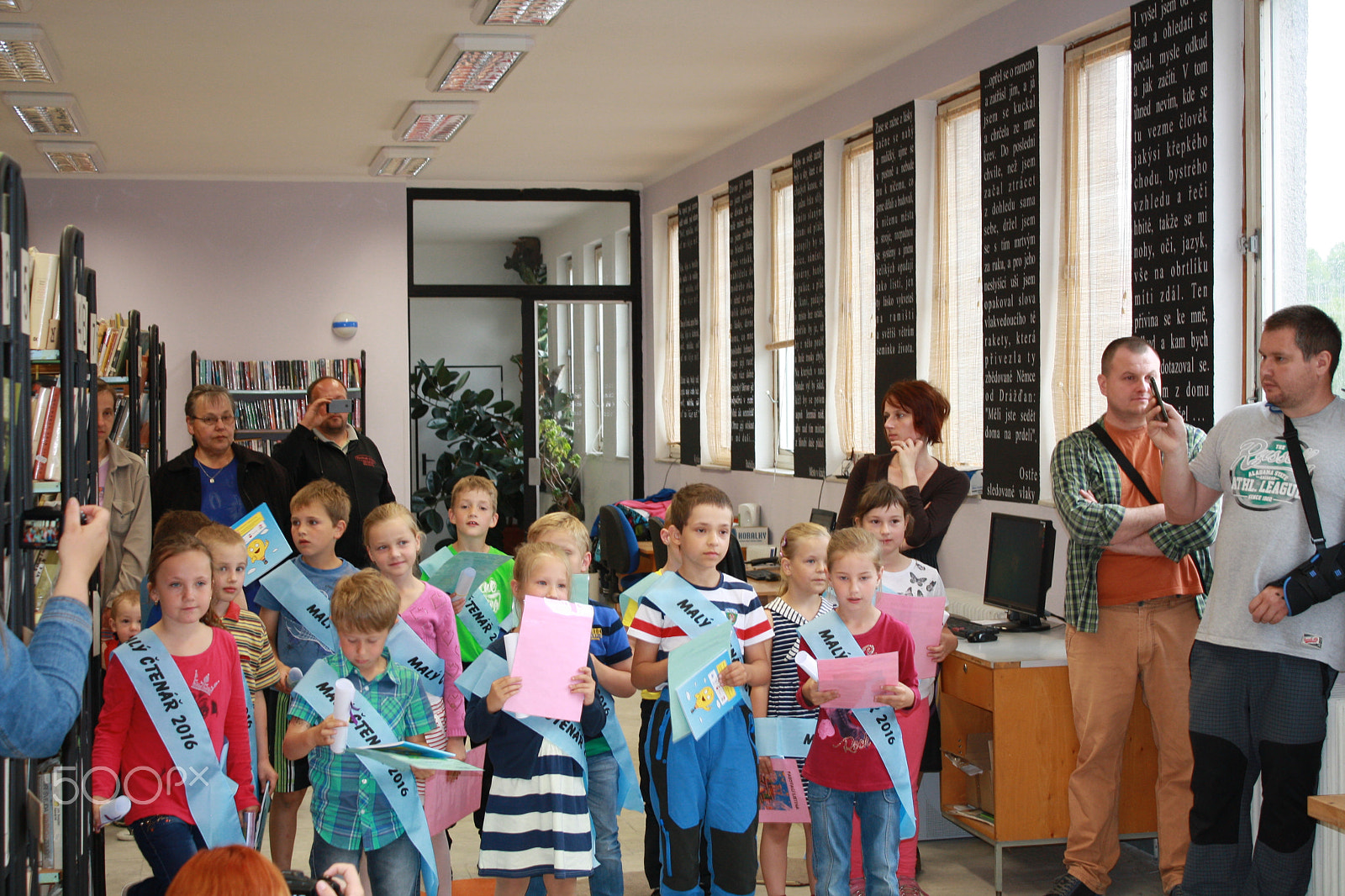 Canon EOS 1000D (EOS Digital Rebel XS / EOS Kiss F) sample photo. Ceremonial knighthood first-graders to readers. library chrášťany, czech. rep.  via:... photography