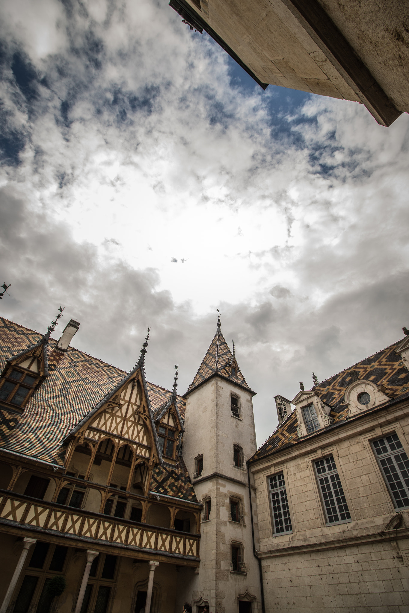 Canon EOS 7D Mark II + Canon EF-S 10-18mm F4.5–5.6 IS STM sample photo. Hospices de beaune photography
