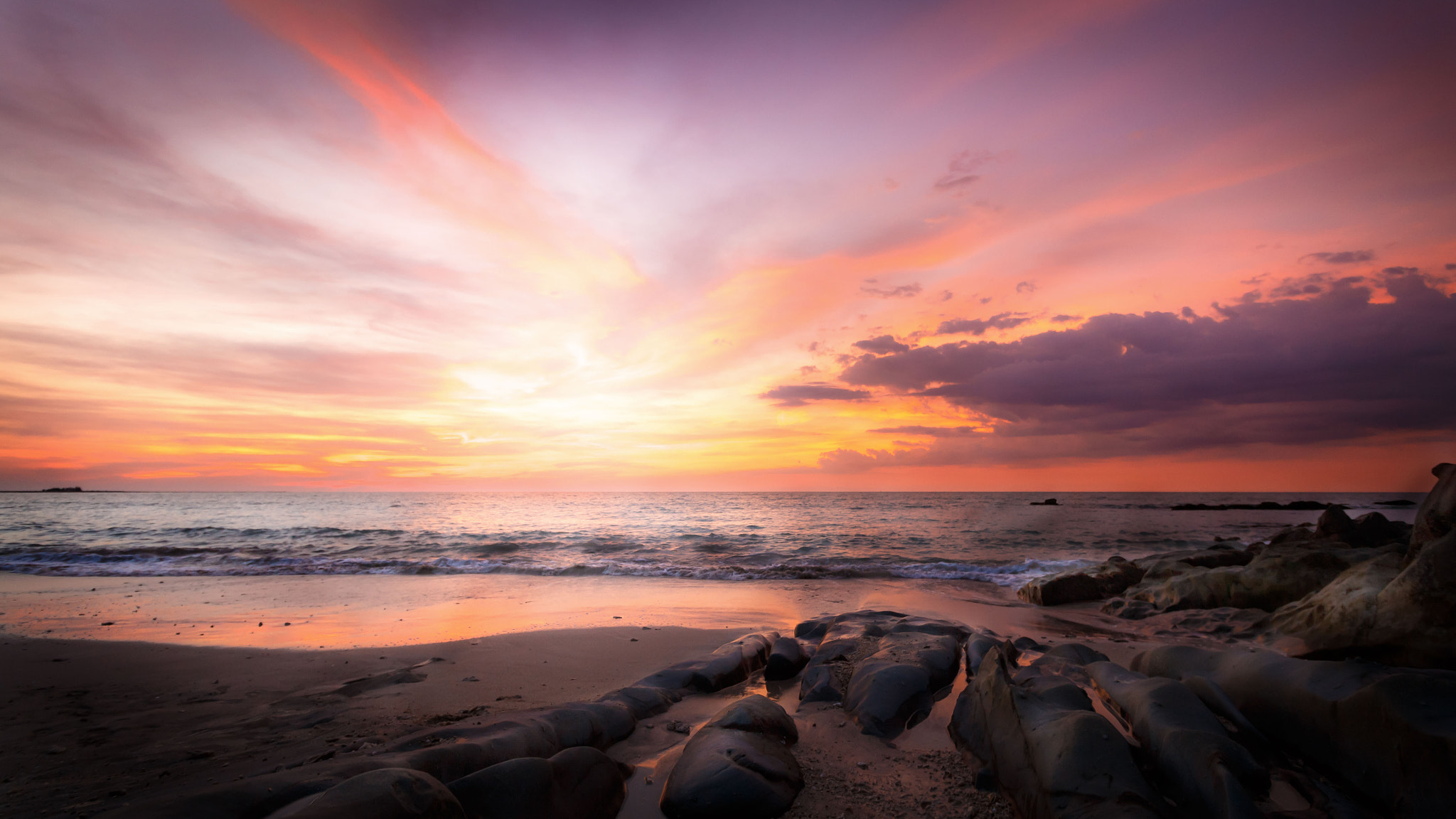 Canon EF-S 10-18mm F4.5–5.6 IS STM sample photo. Sunset in paradise photography