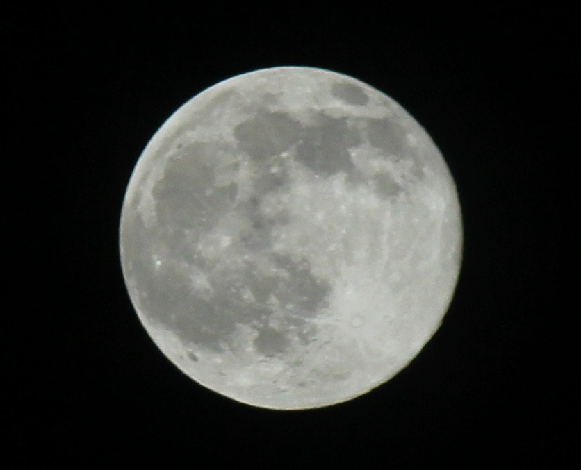 Canon EF-S 55-250mm F4-5.6 IS II sample photo. Moon of 16 photography