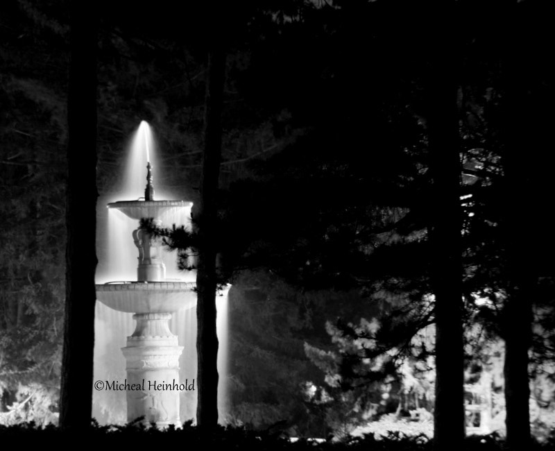 Canon EOS 400D (EOS Digital Rebel XTi / EOS Kiss Digital X) sample photo. Fountain frame photography