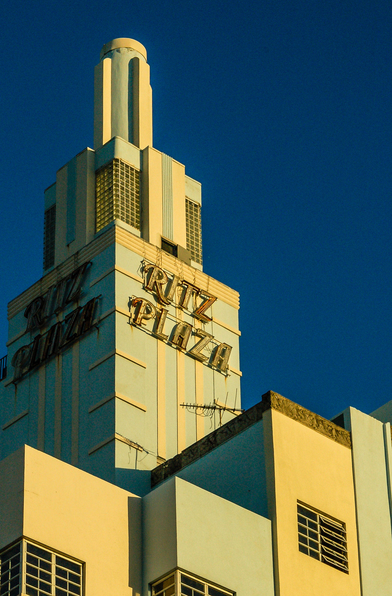 Nikon D50 sample photo. Miami beach mis century modern photography