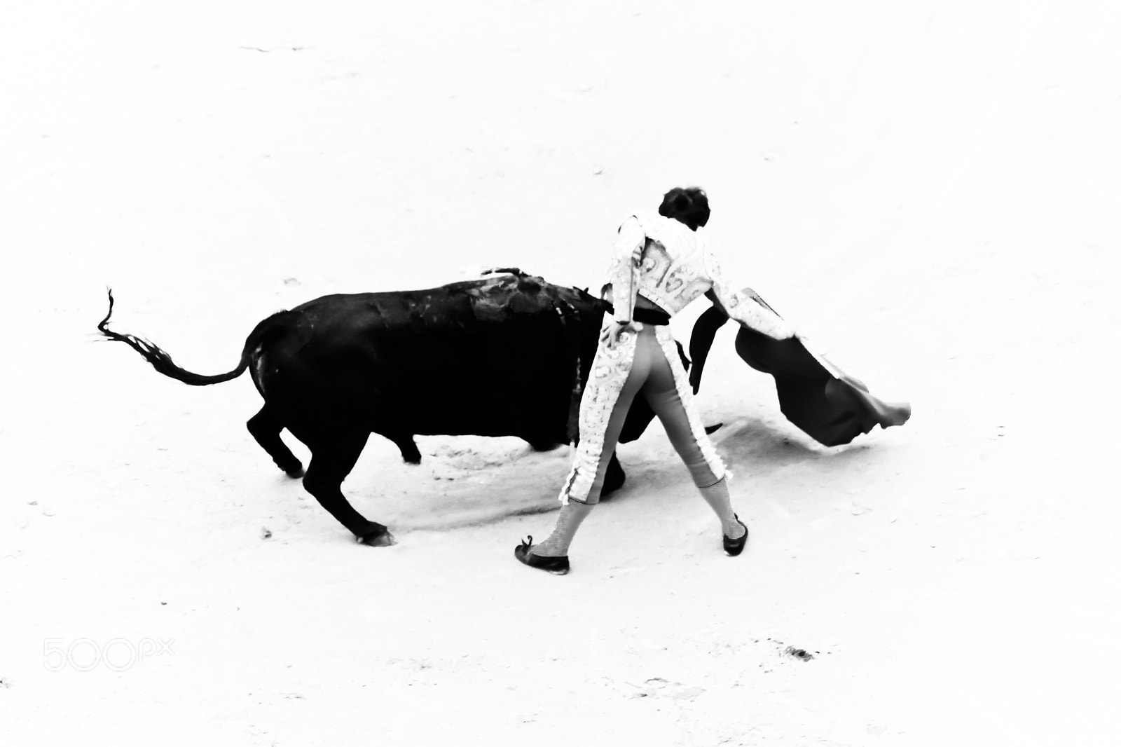 Canon EOS 50D + Canon EF 70-210mm f/3.5-4.5 USM sample photo. Bullfighting photography