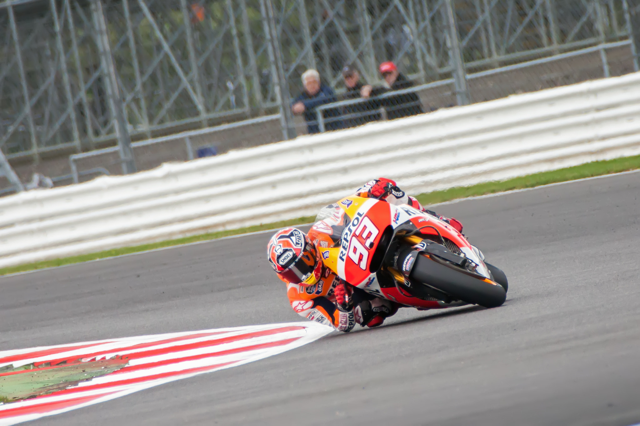 Canon EOS 50D + Canon EF 100-400mm F4.5-5.6L IS USM sample photo. Marc marquez - silverstone 2015 photography