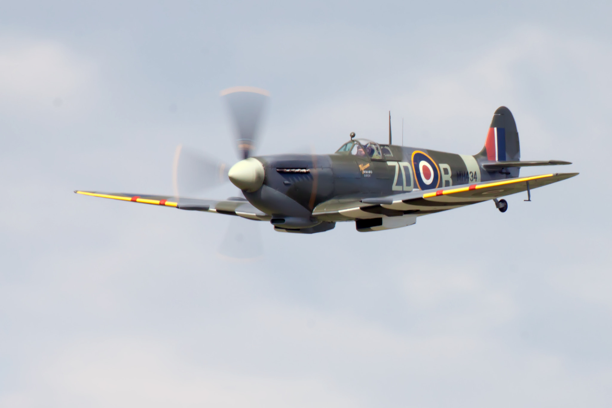 Canon EOS 50D + Canon EF 100-400mm F4.5-5.6L IS USM sample photo. Spitfire photography