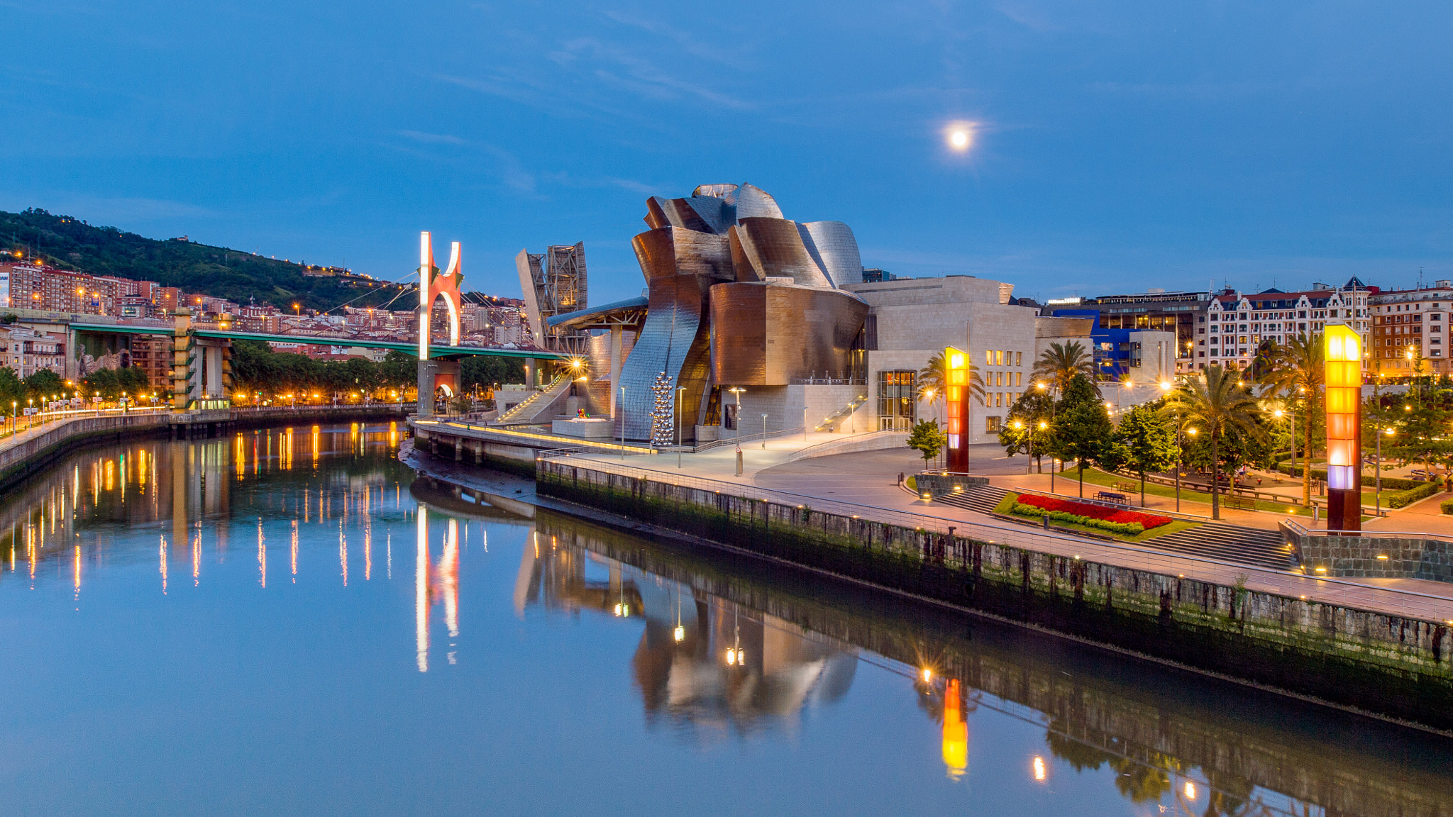 Nikon PC-E Nikkor 24mm F3.5D ED Tilt-Shift sample photo. Bilbao at night photography