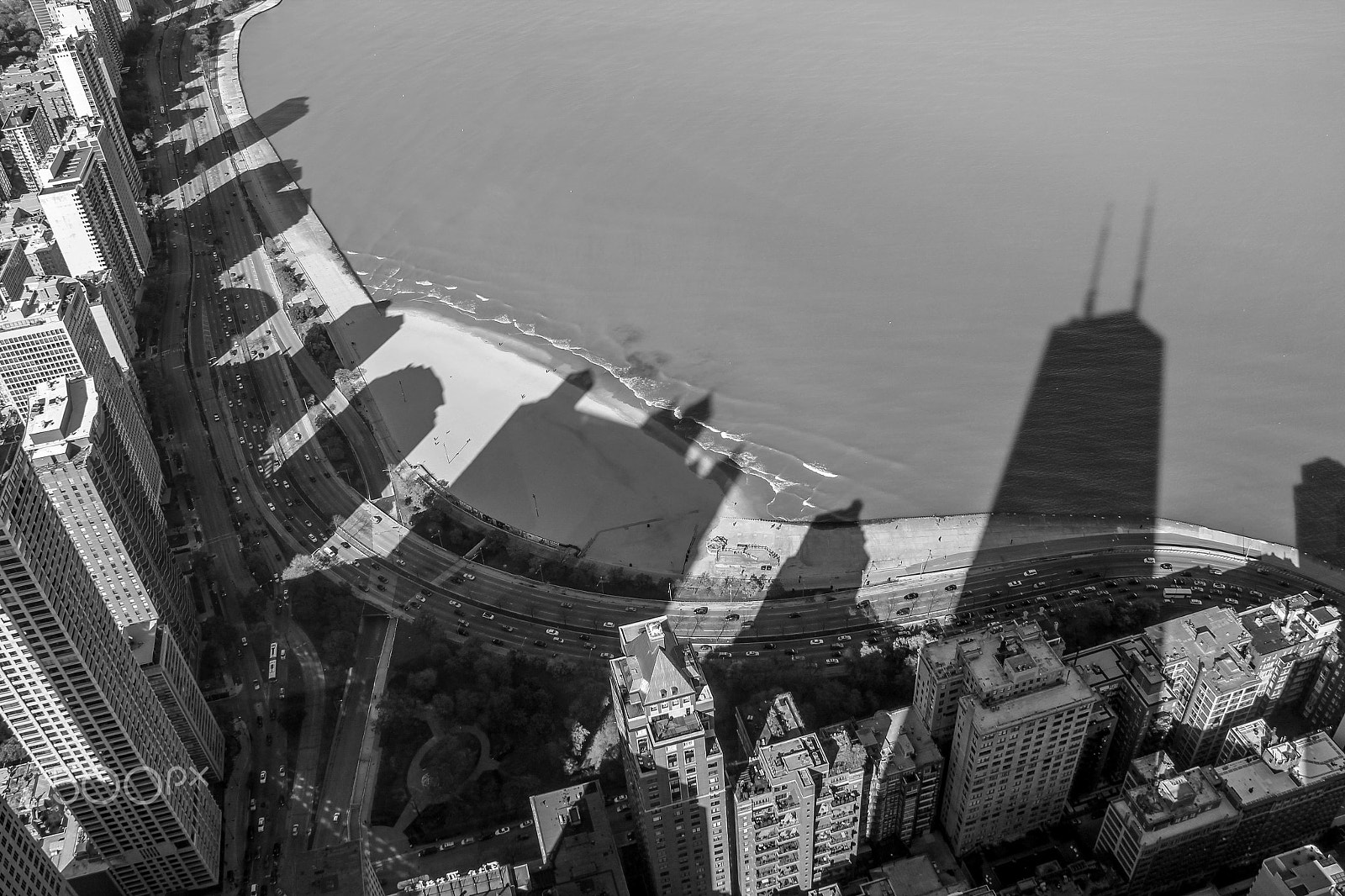 Canon EOS 550D (EOS Rebel T2i / EOS Kiss X4) sample photo. Chicago shore line shadow photography