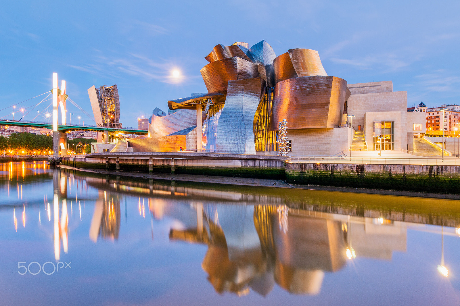 Nikon D4S + Nikon PC-E Nikkor 24mm F3.5D ED Tilt-Shift sample photo. The guggenheim museum photography