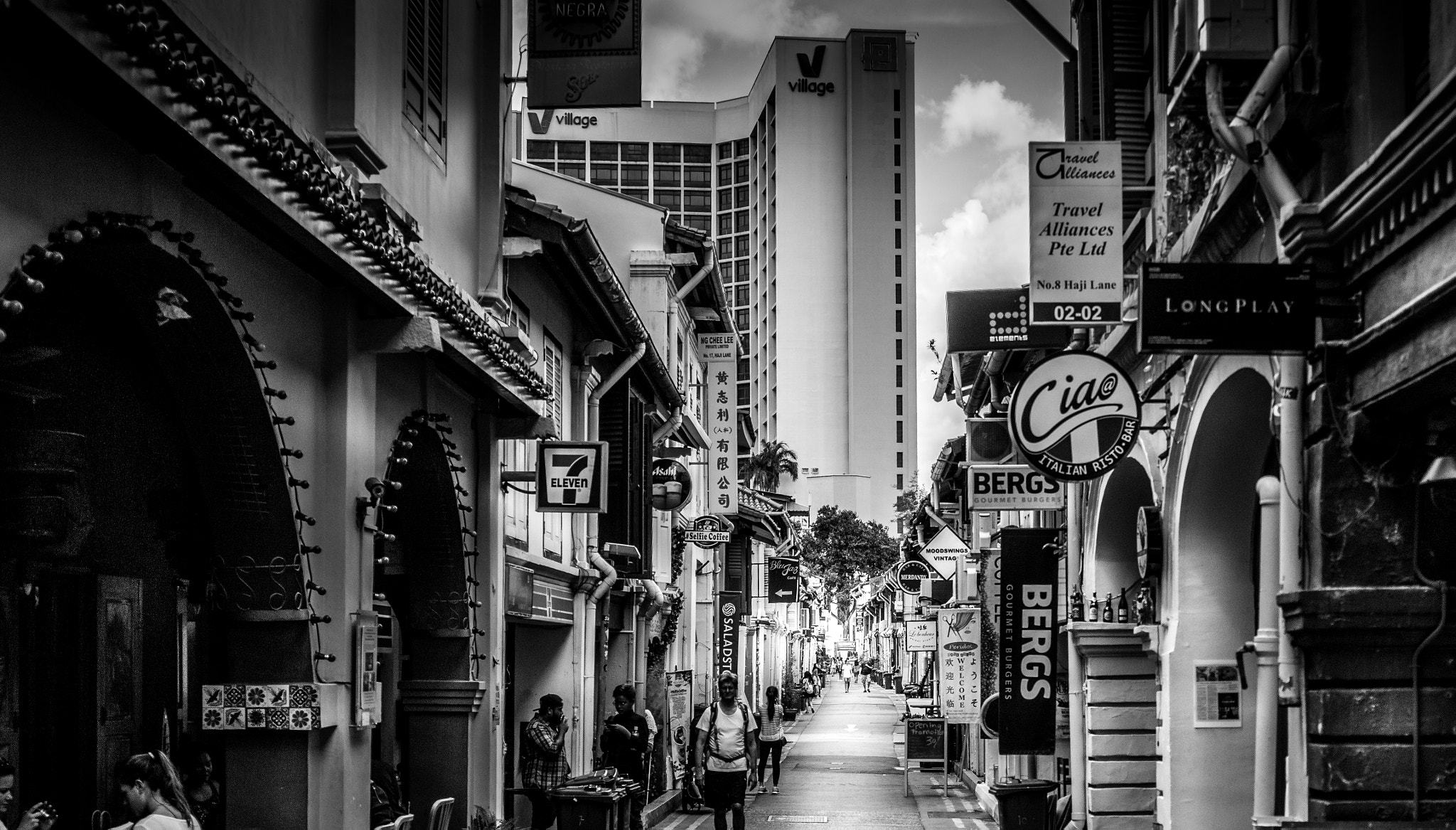 Canon EOS 600D (Rebel EOS T3i / EOS Kiss X5) sample photo. Going black and white in singapore photography