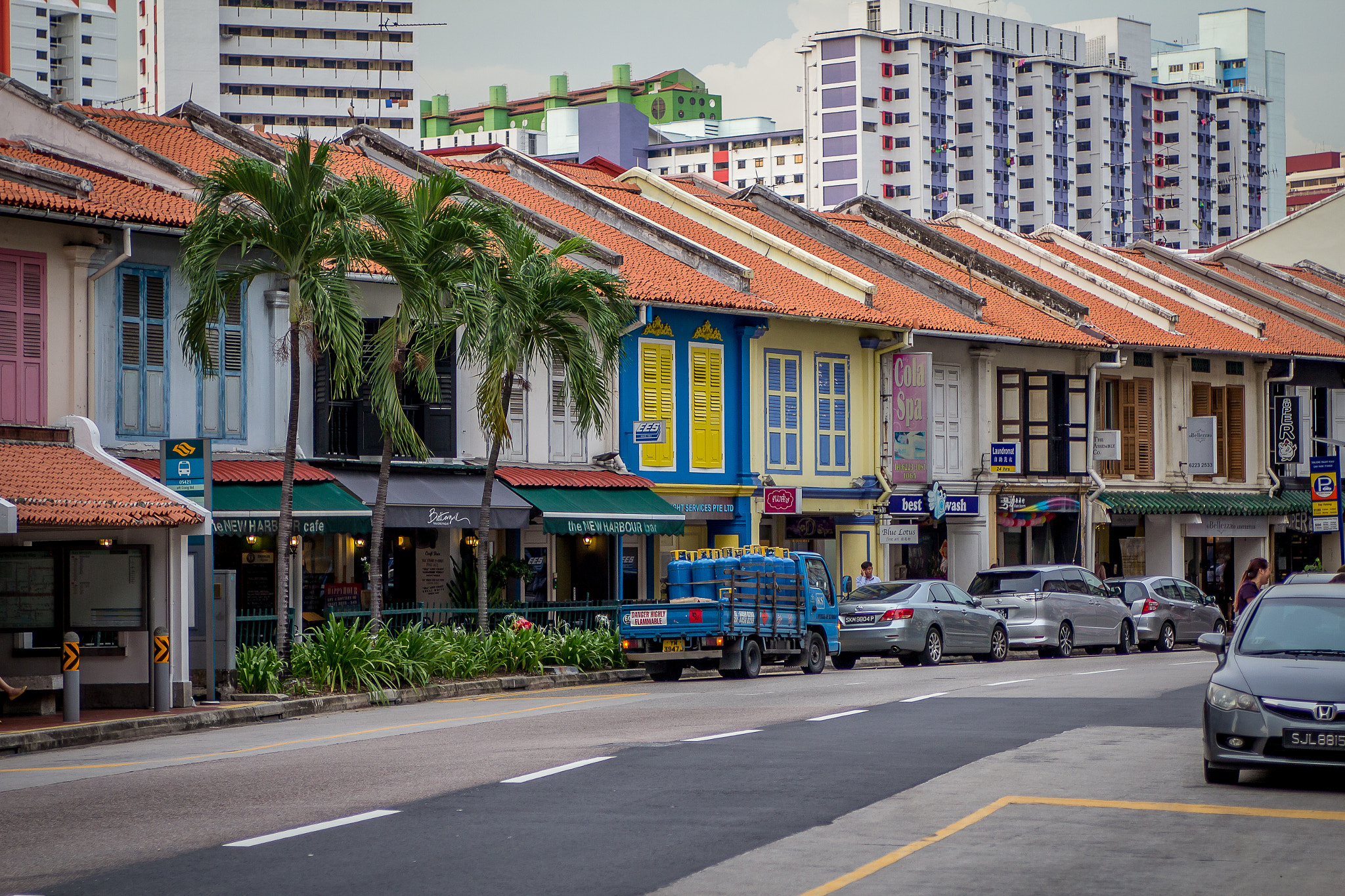 Canon EOS 600D (Rebel EOS T3i / EOS Kiss X5) sample photo. Singapore streets photography