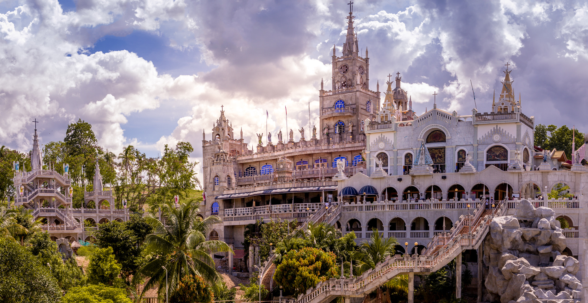 Canon EOS 600D (Rebel EOS T3i / EOS Kiss X5) sample photo. Simala church in cebu photography
