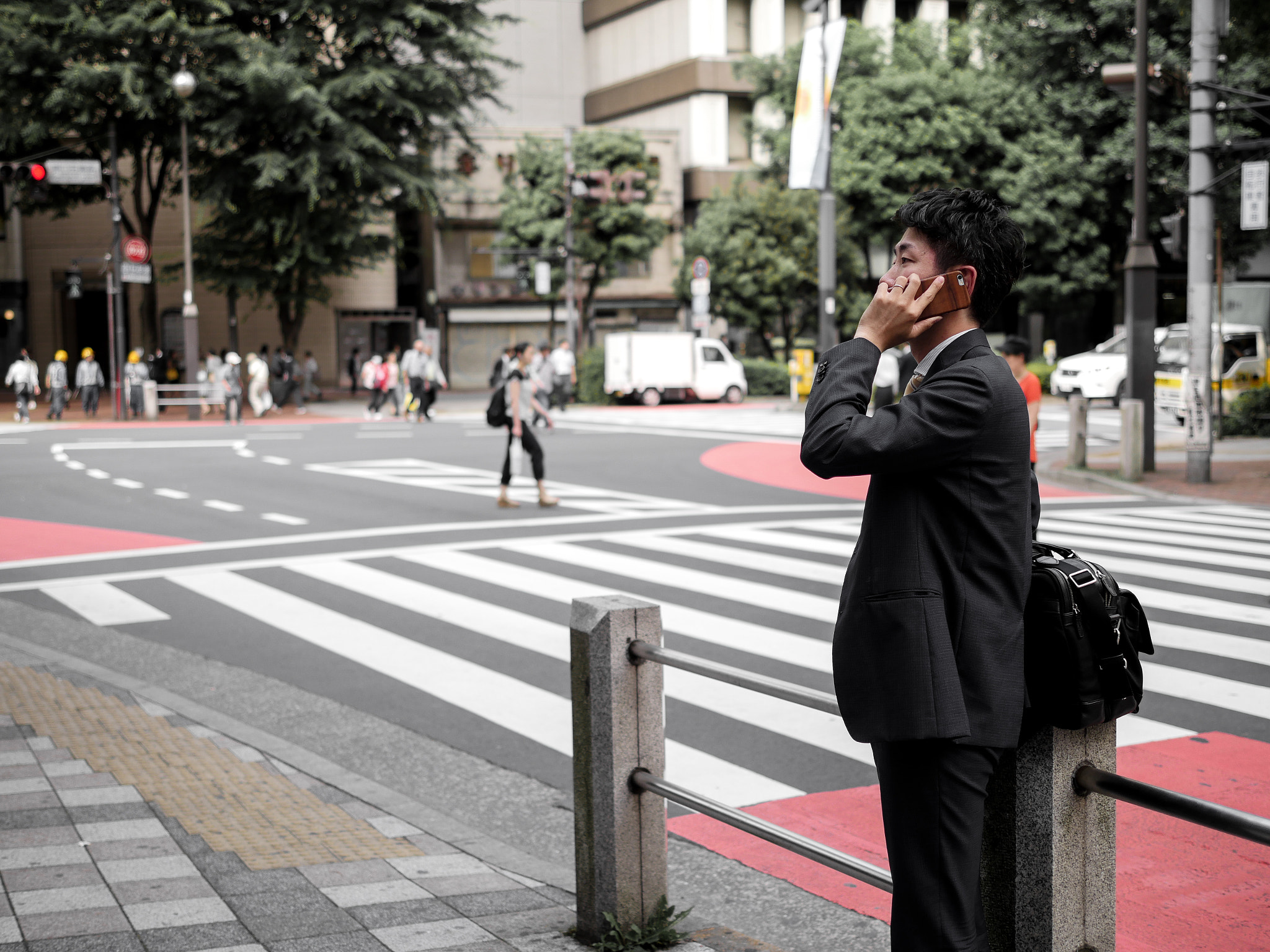 Panasonic Lumix DMC-GX8 + Panasonic Leica DG Summilux 25mm F1.4 II ASPH sample photo. Salaryman vibes 001 photography