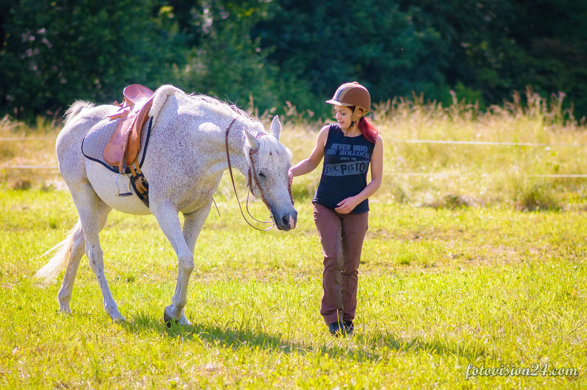 Nikon D300S + Nikon AF-S Nikkor 85mm F1.8G sample photo. The white horse photography