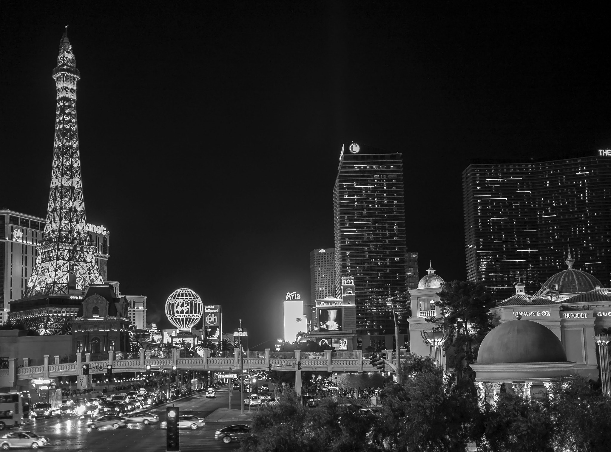 Panasonic Lumix DMC-G3 + Panasonic Lumix G 20mm F1.7 ASPH sample photo. Las vegas boulevard at night photography