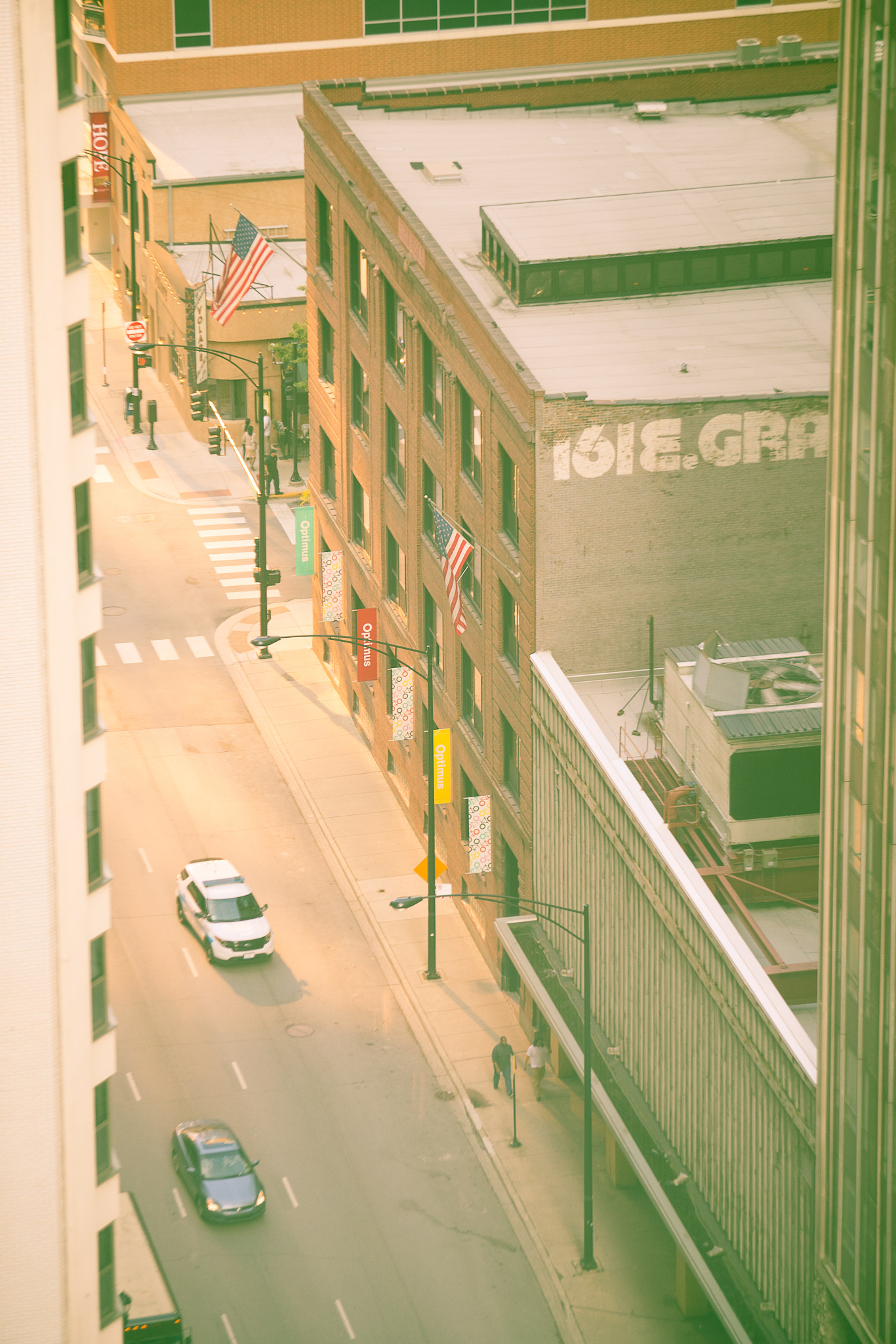 Canon EF 70-200mm F2.8L USM sample photo. Chicago street photography
