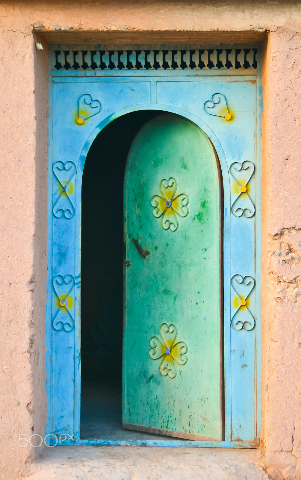 Canon EOS 400D (EOS Digital Rebel XTi / EOS Kiss Digital X) sample photo. Traditional moroccan door photography