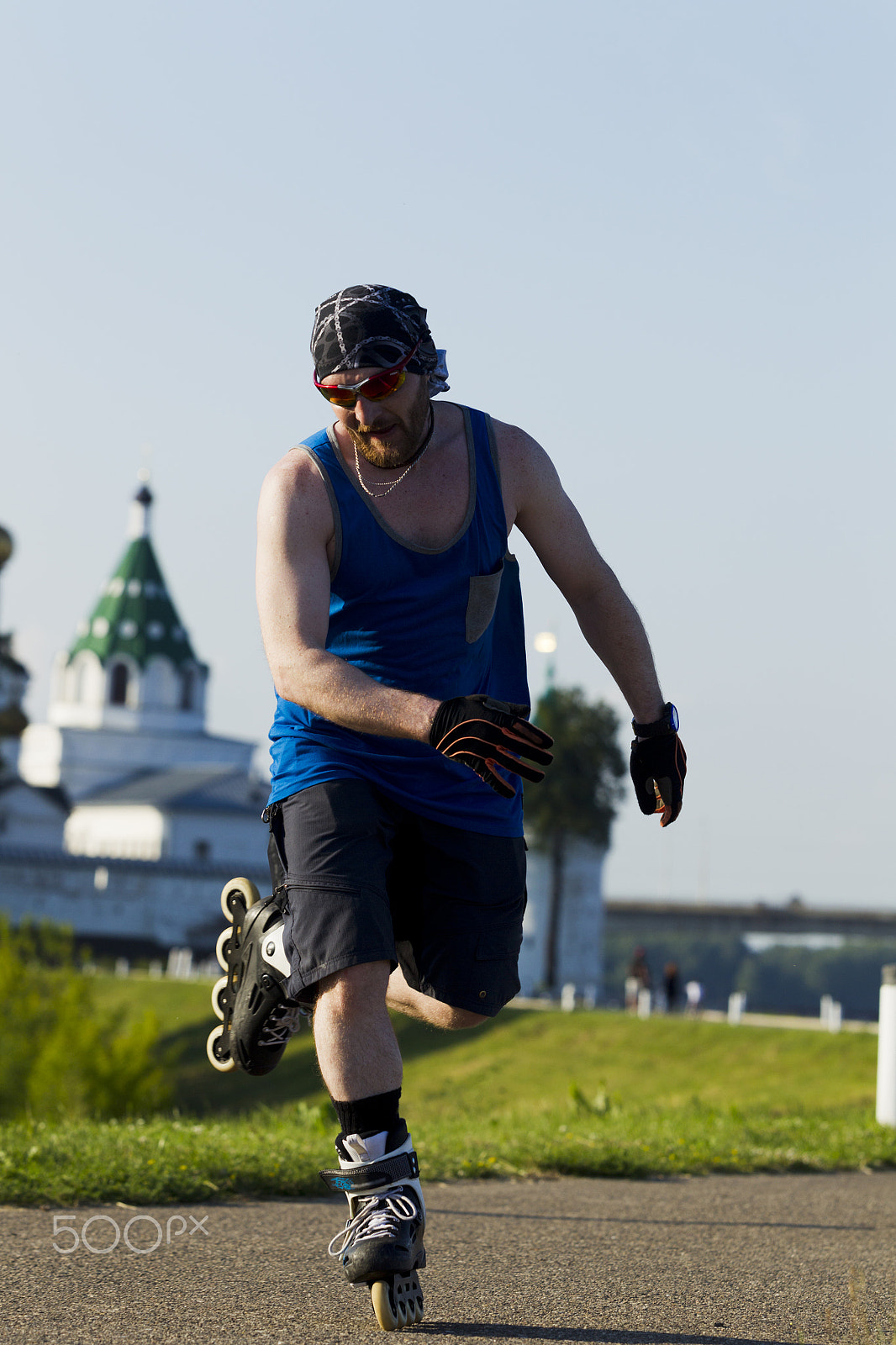 Canon EOS-1D Mark IV sample photo. A man riding on roller skates in the city photography