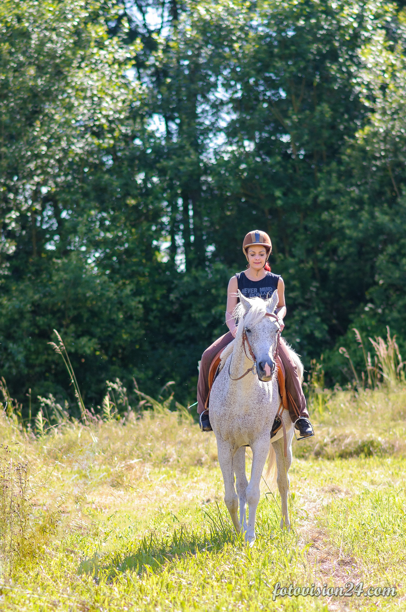Nikon D300S + Nikon AF-S Nikkor 85mm F1.8G sample photo. Riding the white horse photography
