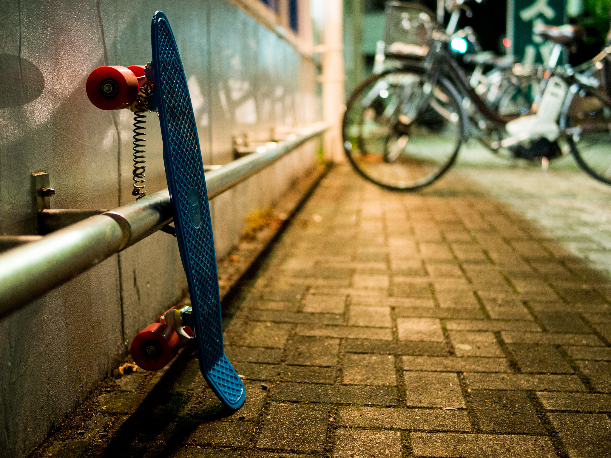 Olympus OM-D E-M5 + LUMIX G 25/F1.7 sample photo. Pennyboard photography