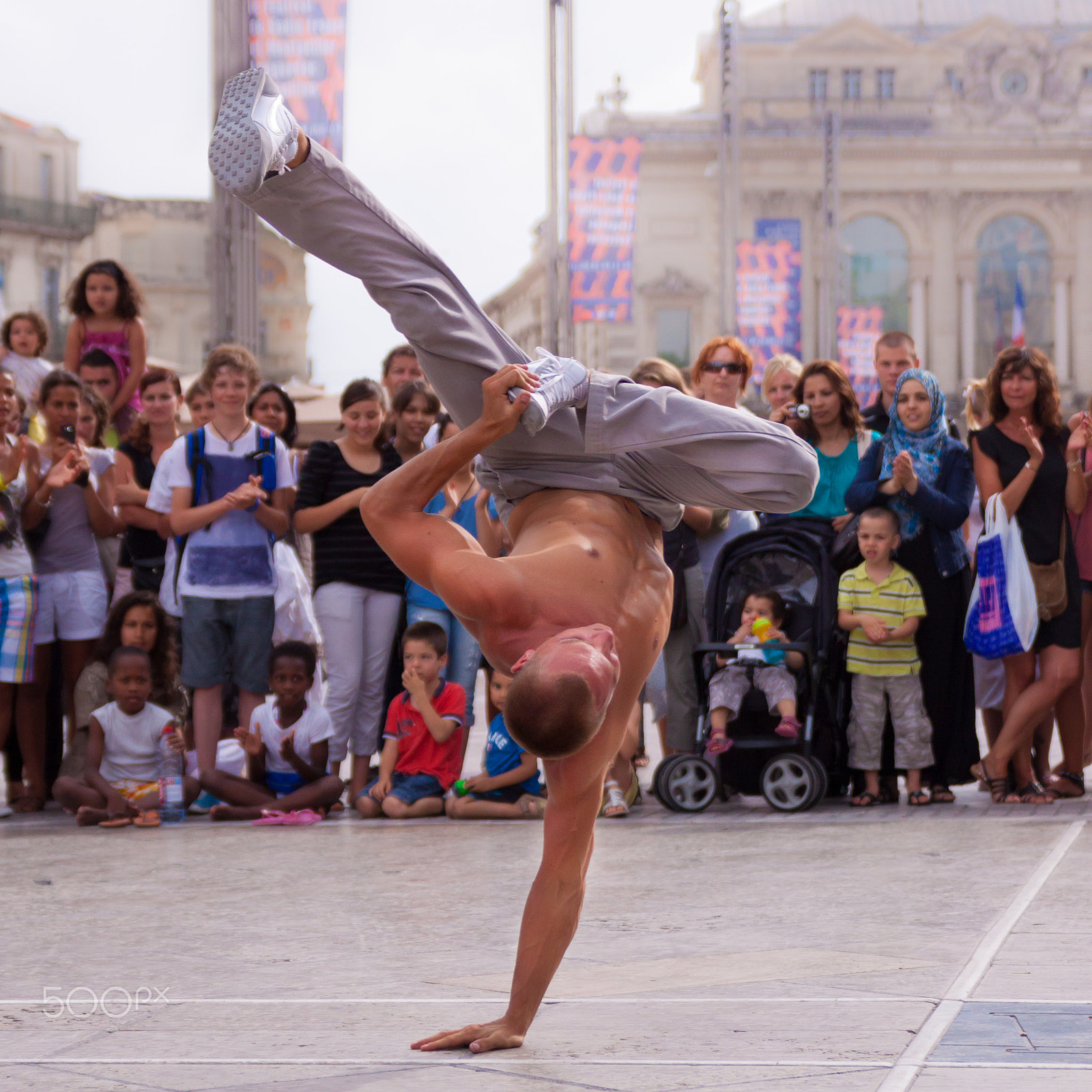 Canon EOS 50D + Sigma 18-50mm f/2.8 Macro sample photo. Street performer breakdancing on street. photography