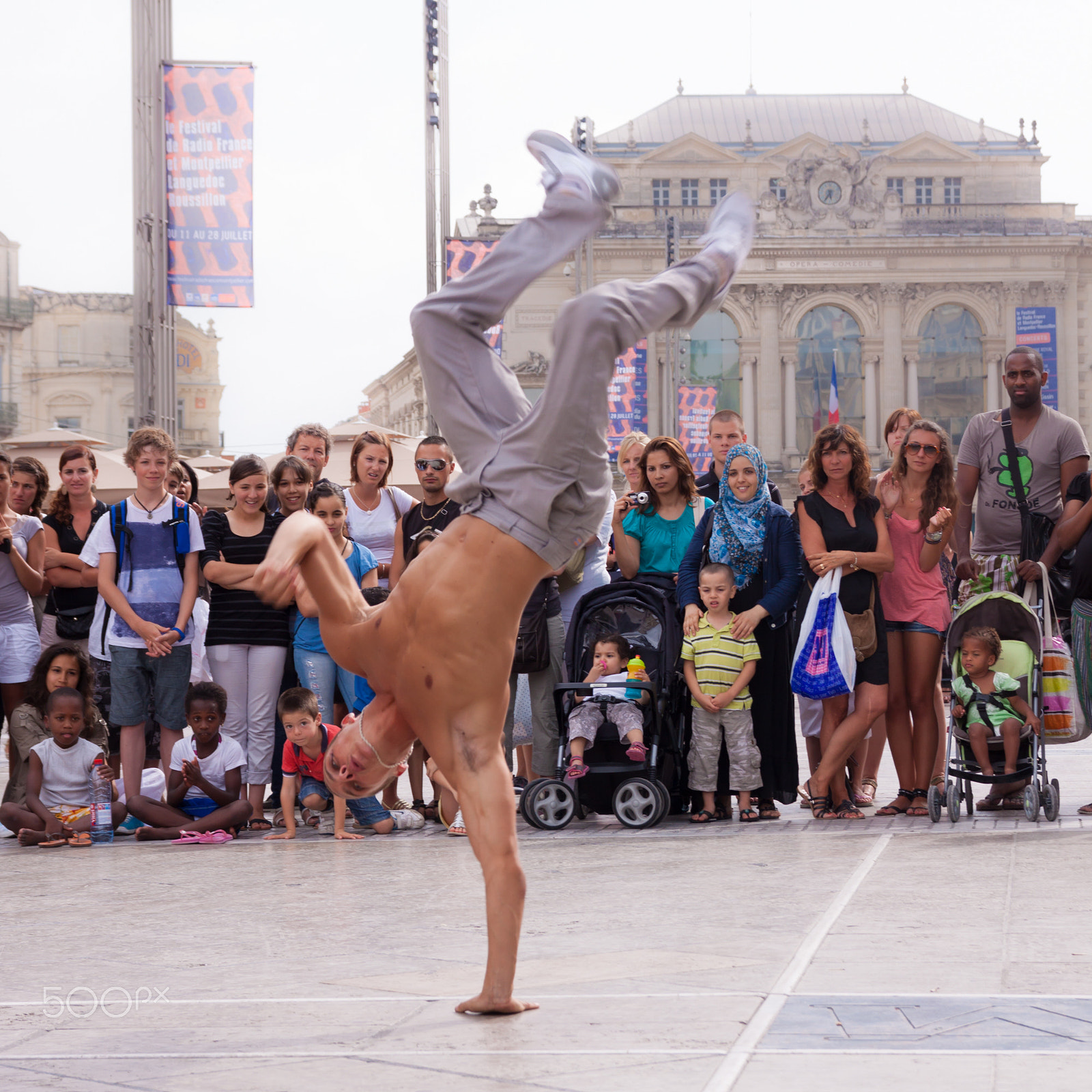 Canon EOS 50D + Sigma 18-50mm f/2.8 Macro sample photo. Street performer breakdancing on street. photography