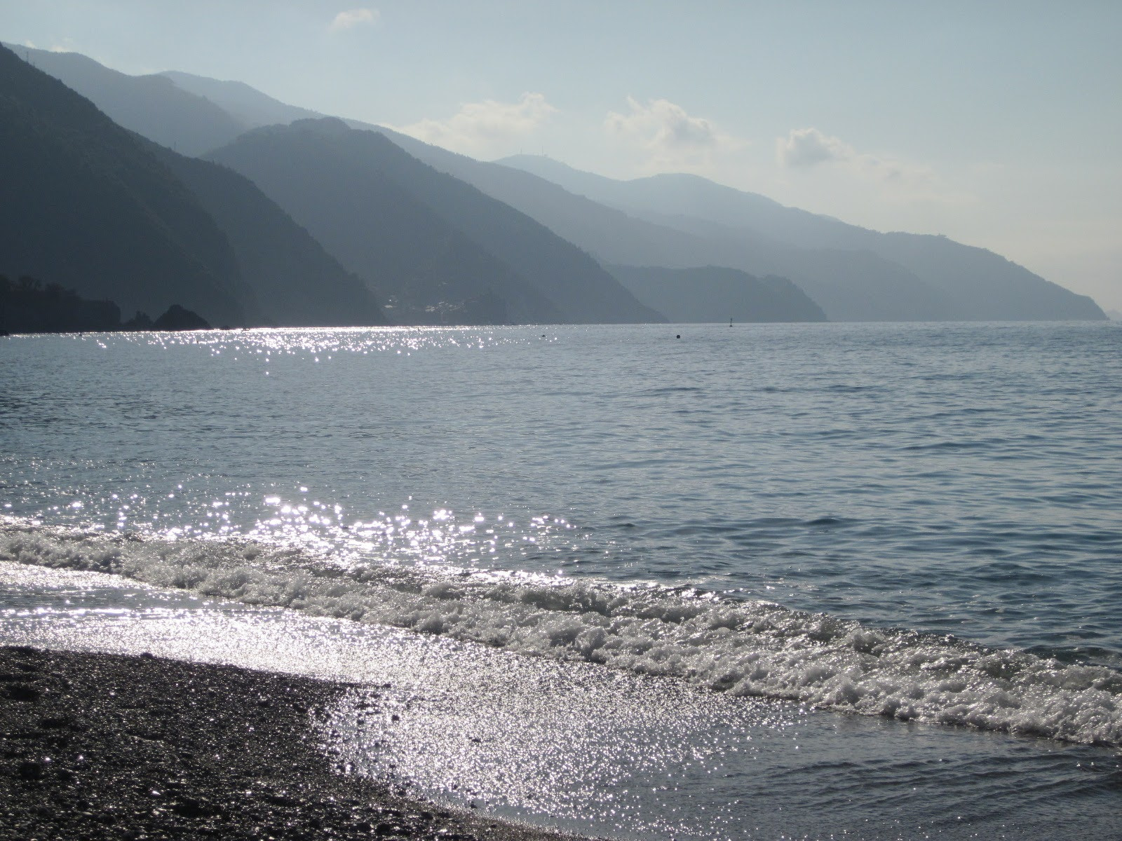 Canon PowerShot SD1300 IS (IXUS 105 / IXY 200F) sample photo. Monterosso mountains and beach photography