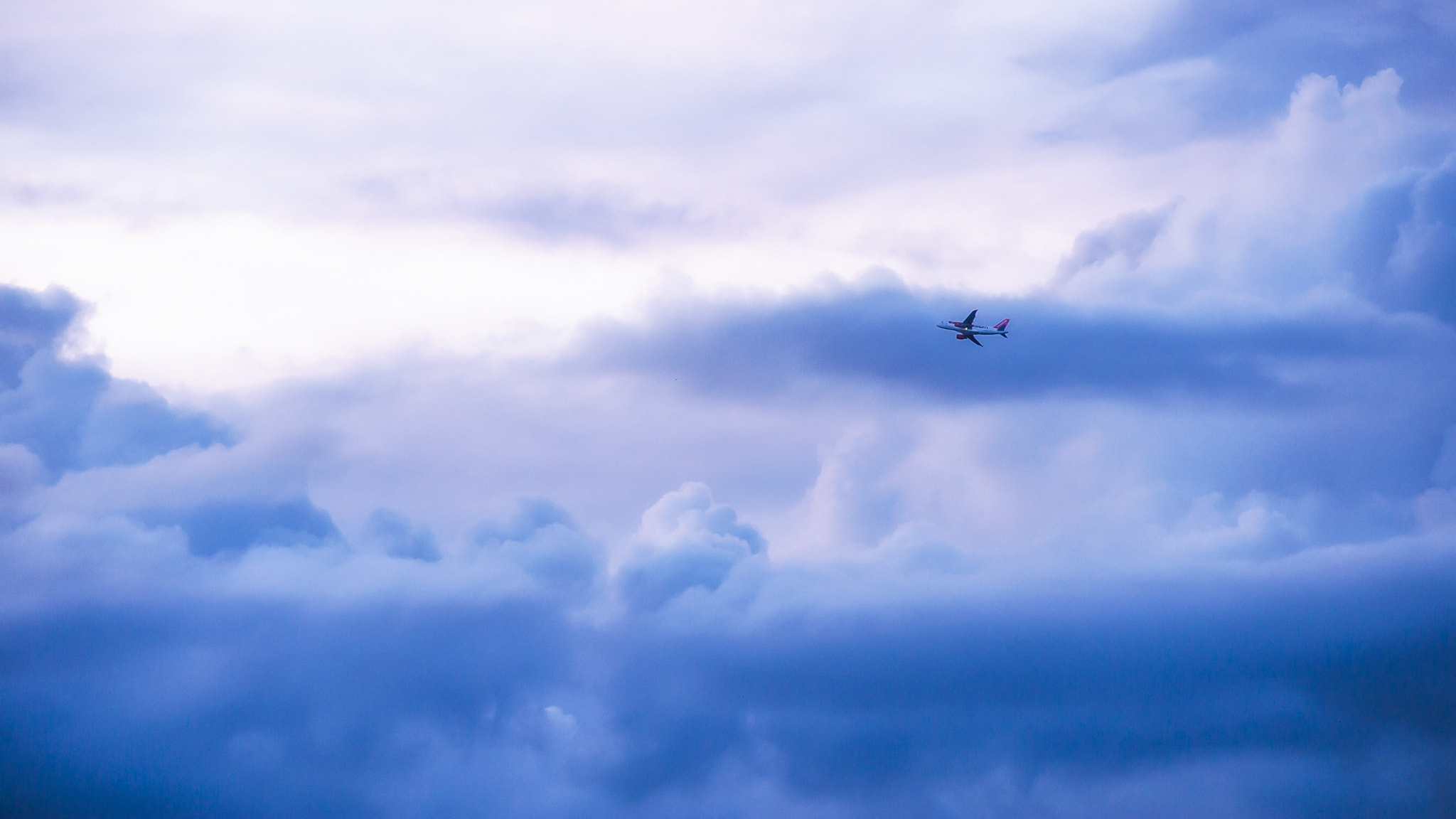 Nikon AF-Nikkor 80-200mm F2.8D ED sample photo. In the clouds photography