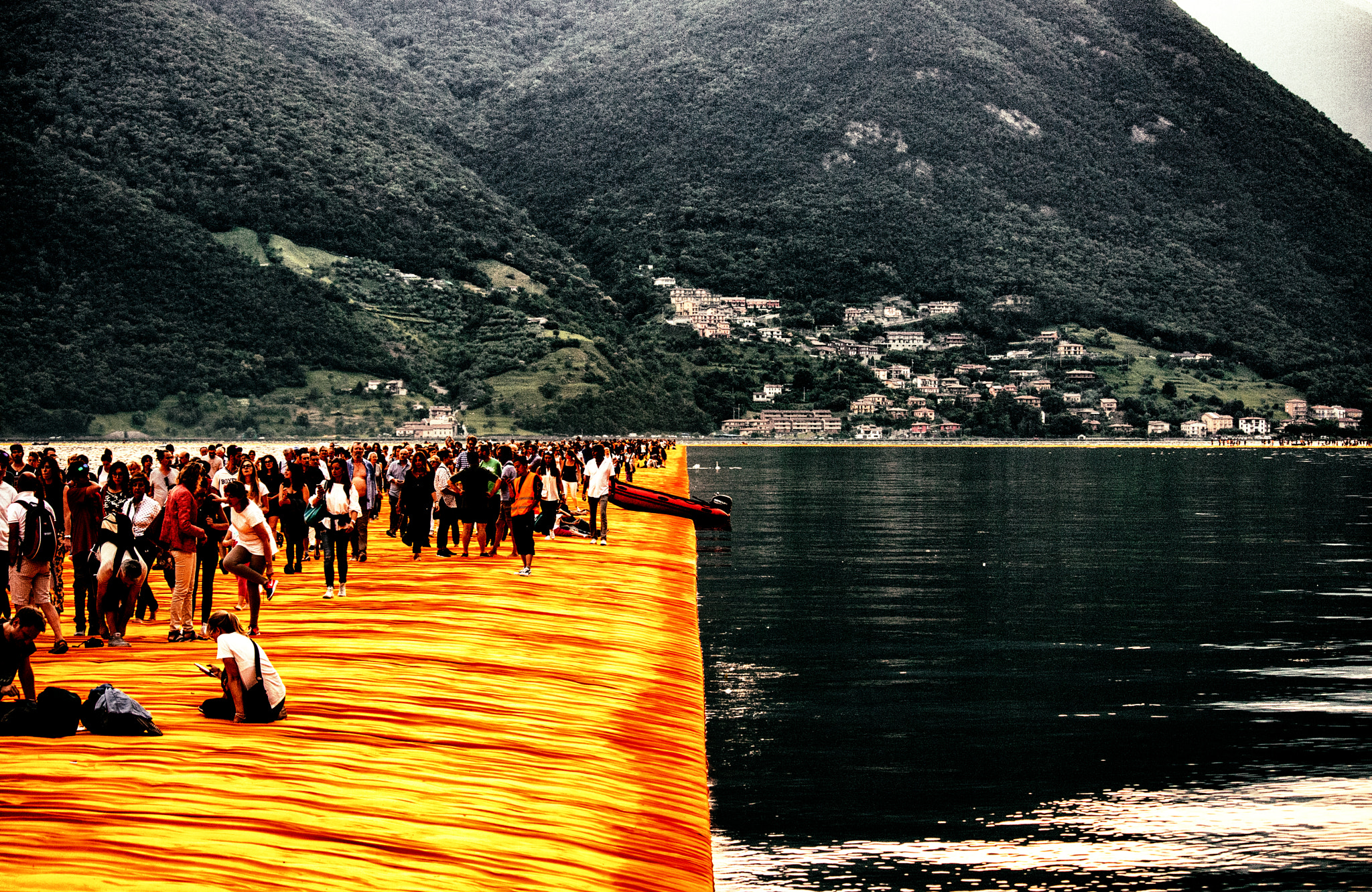Canon EOS 40D + Canon EF-S 55-250mm F4-5.6 IS STM sample photo. The floating piers 1 photography
