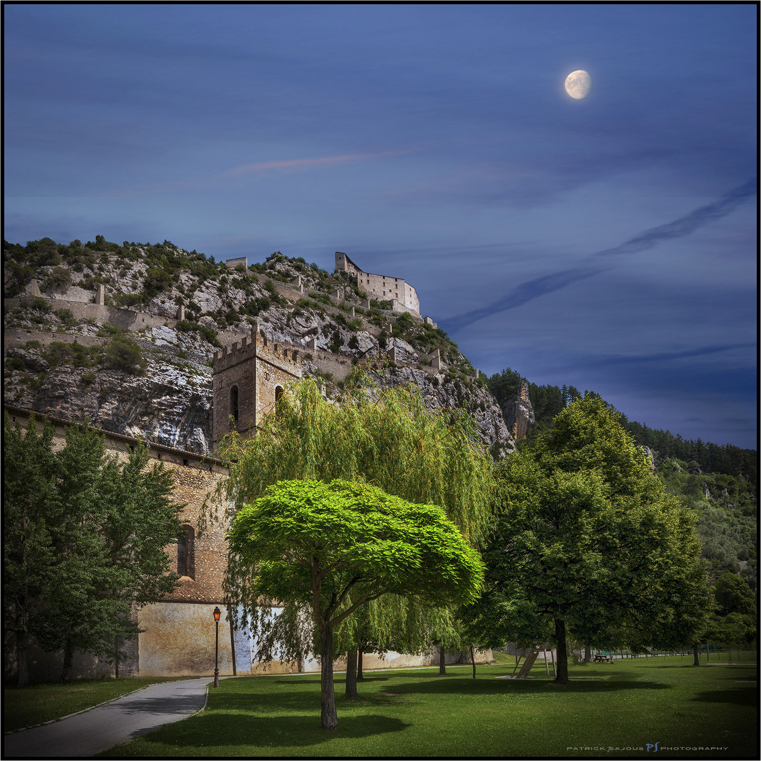 Canon EOS-1Ds Mark III sample photo. Entrevaux "la citadelle" photography