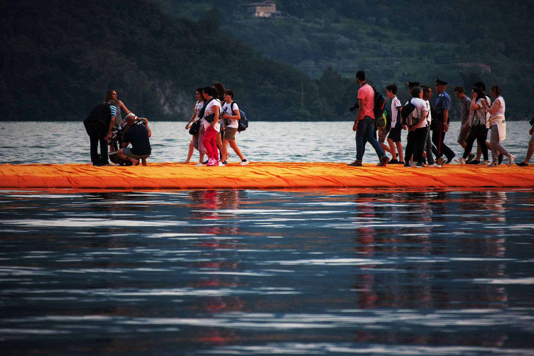 Canon EOS 40D + Canon EF-S 55-250mm F4-5.6 IS STM sample photo. The floating piers photography
