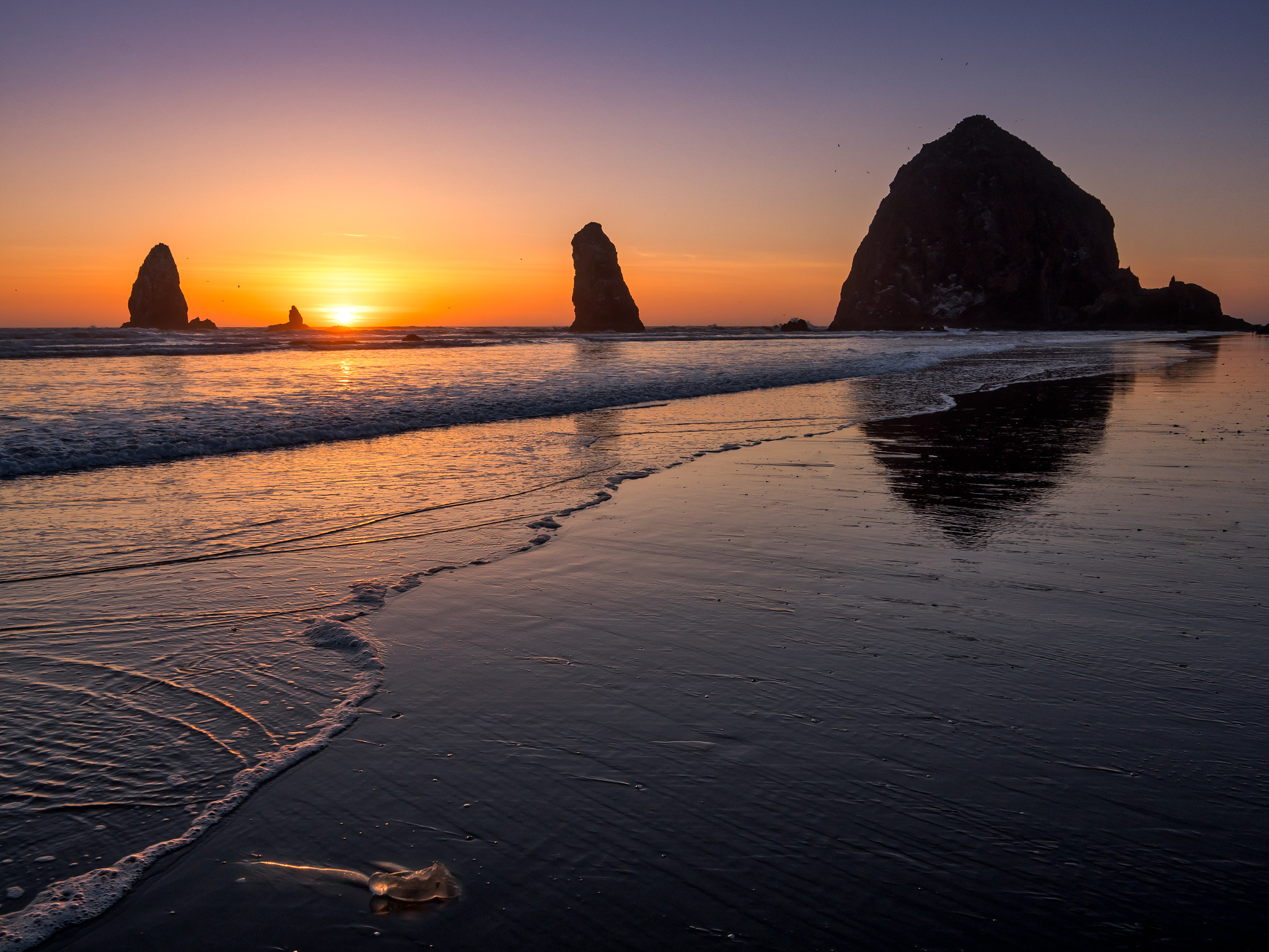 Panasonic Lumix DMC-GX8 + OLYMPUS M.9-18mm F4.0-5.6 sample photo. Sunset at haystack rock photography