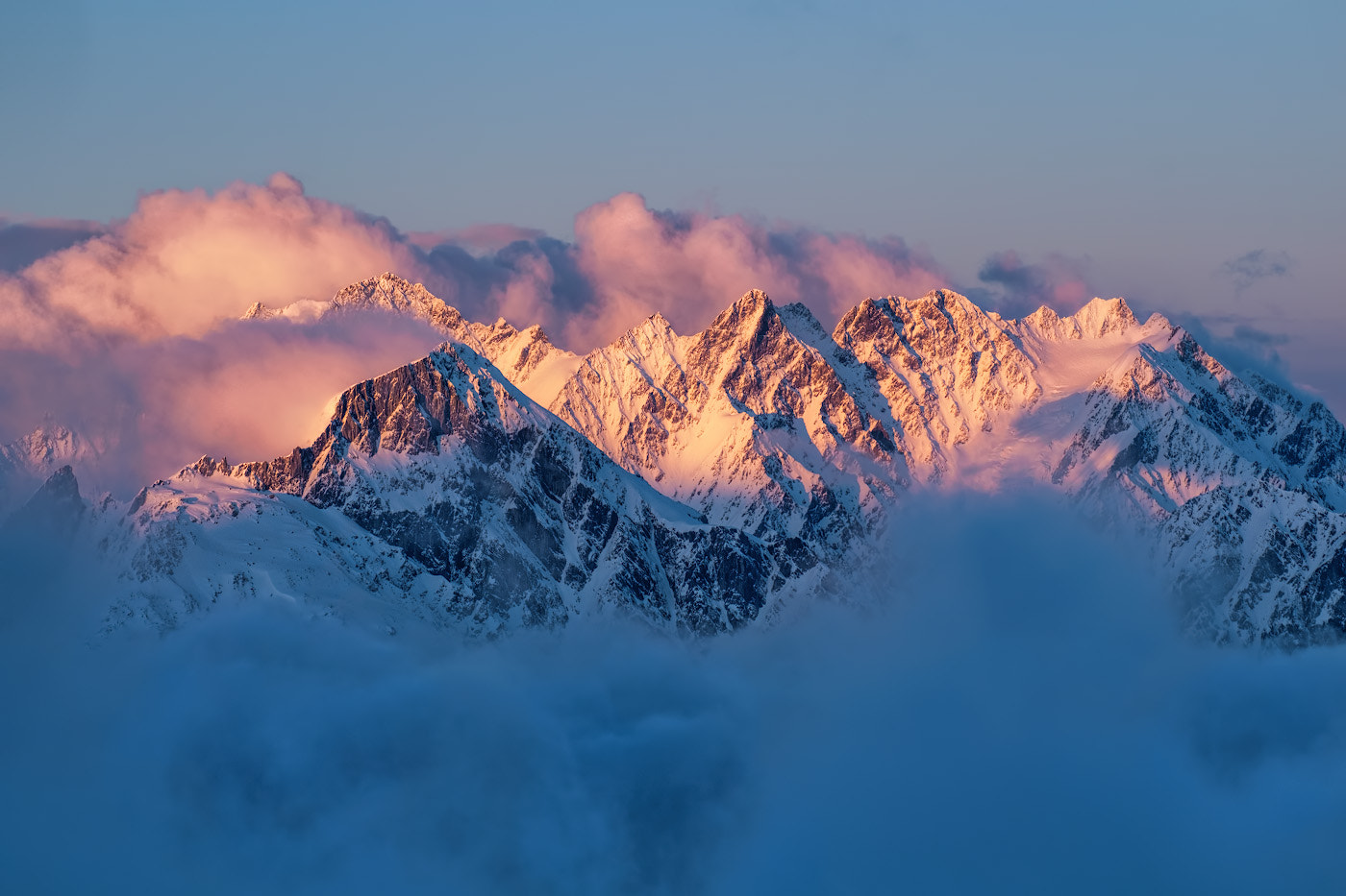 Fujifilm X-M1 + Fujifilm XC 50-230mm F4.5-6.7 OIS sample photo. Sunset in mountains photography