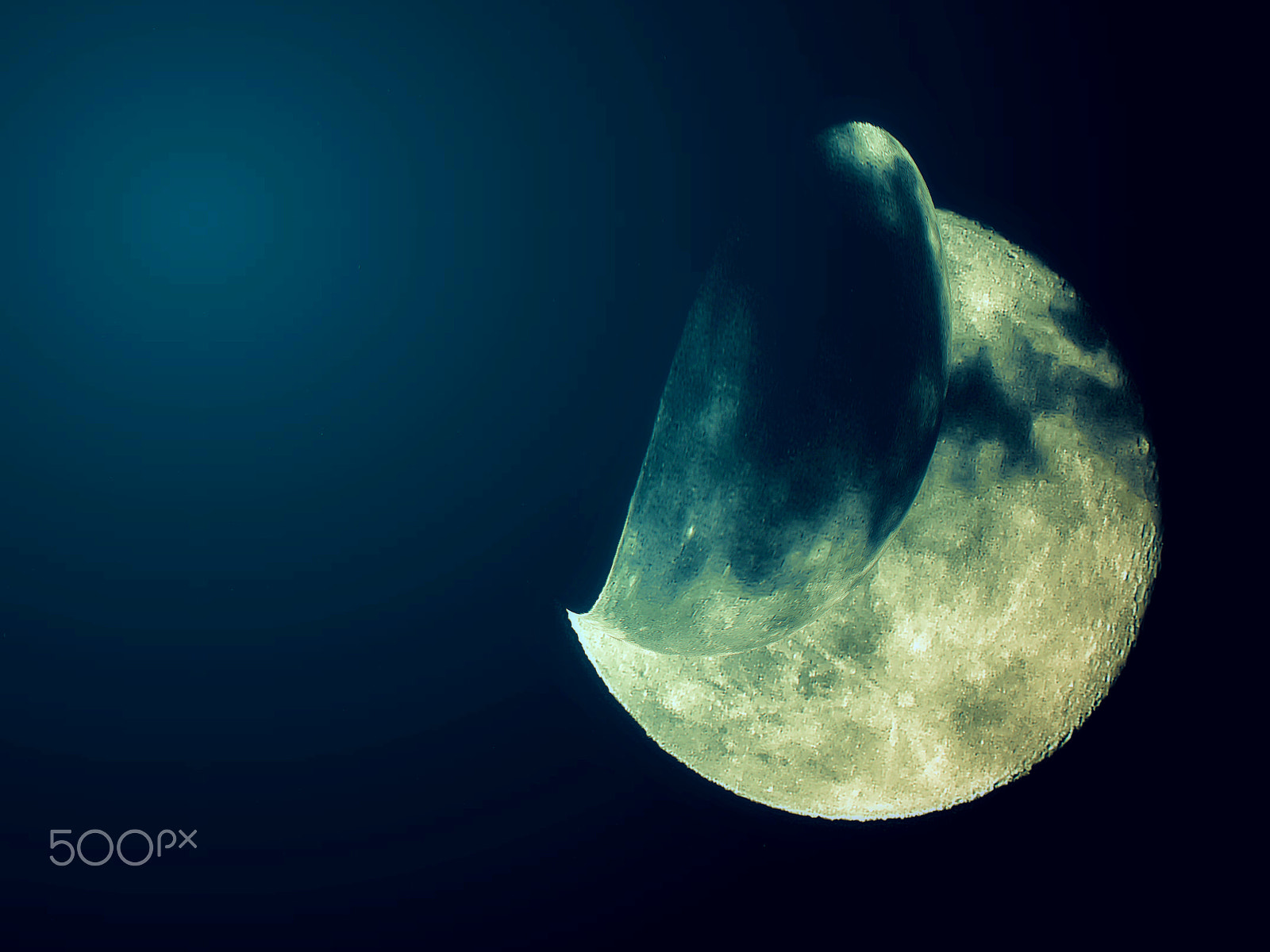Leica V-Lux 3 sample photo. La lune baille photography