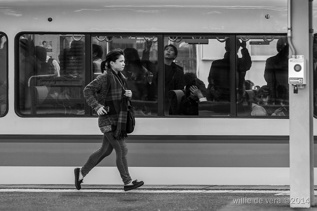 Nikon D90 + Sigma 85mm F1.4 EX DG HSM sample photo. Catching the train photography