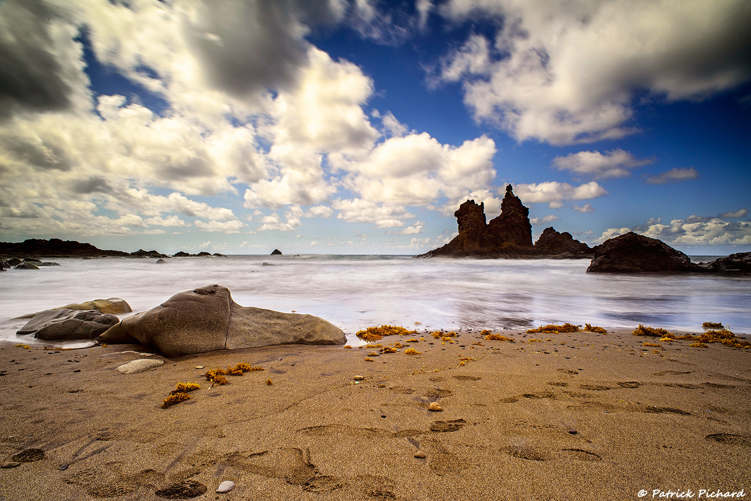 Nikon D810 + Nikon AF Nikkor 20mm F2.8D sample photo. Playa de benijo photography