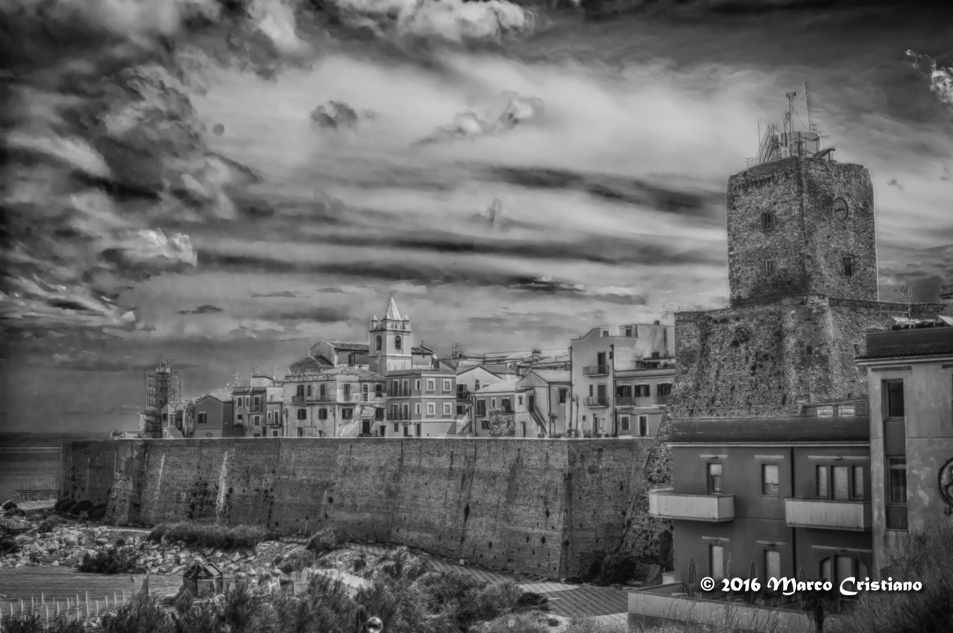 AF Zoom-Nikkor 28-70mm f/3.5-4.5 sample photo. Termoli b & w photography