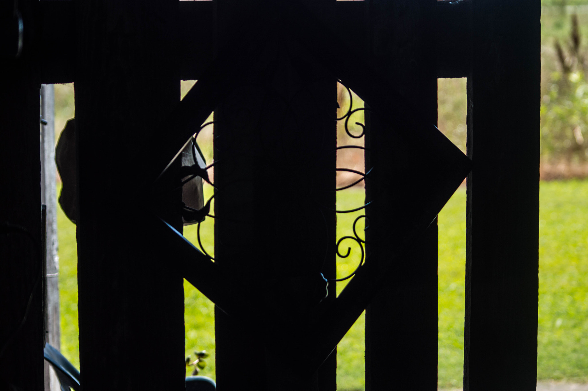 Sigma 70-300mm F4-5.6 DG Macro sample photo. Behind barn doors photography