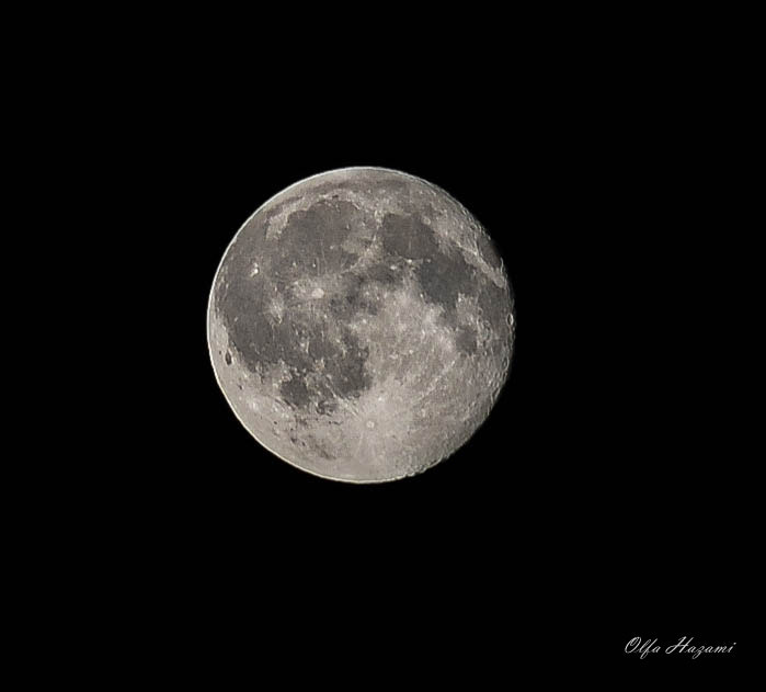 Sigma 70-200mm F2.8 EX DG Macro HSM II sample photo. Full moon photography