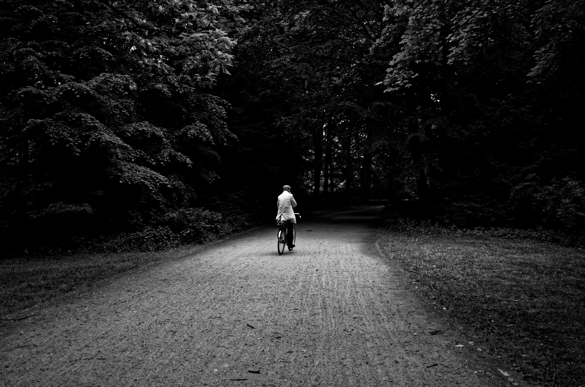 Nikon D7000 + Nikon AF Nikkor 24mm F2.8D sample photo. Lonesome driver photography